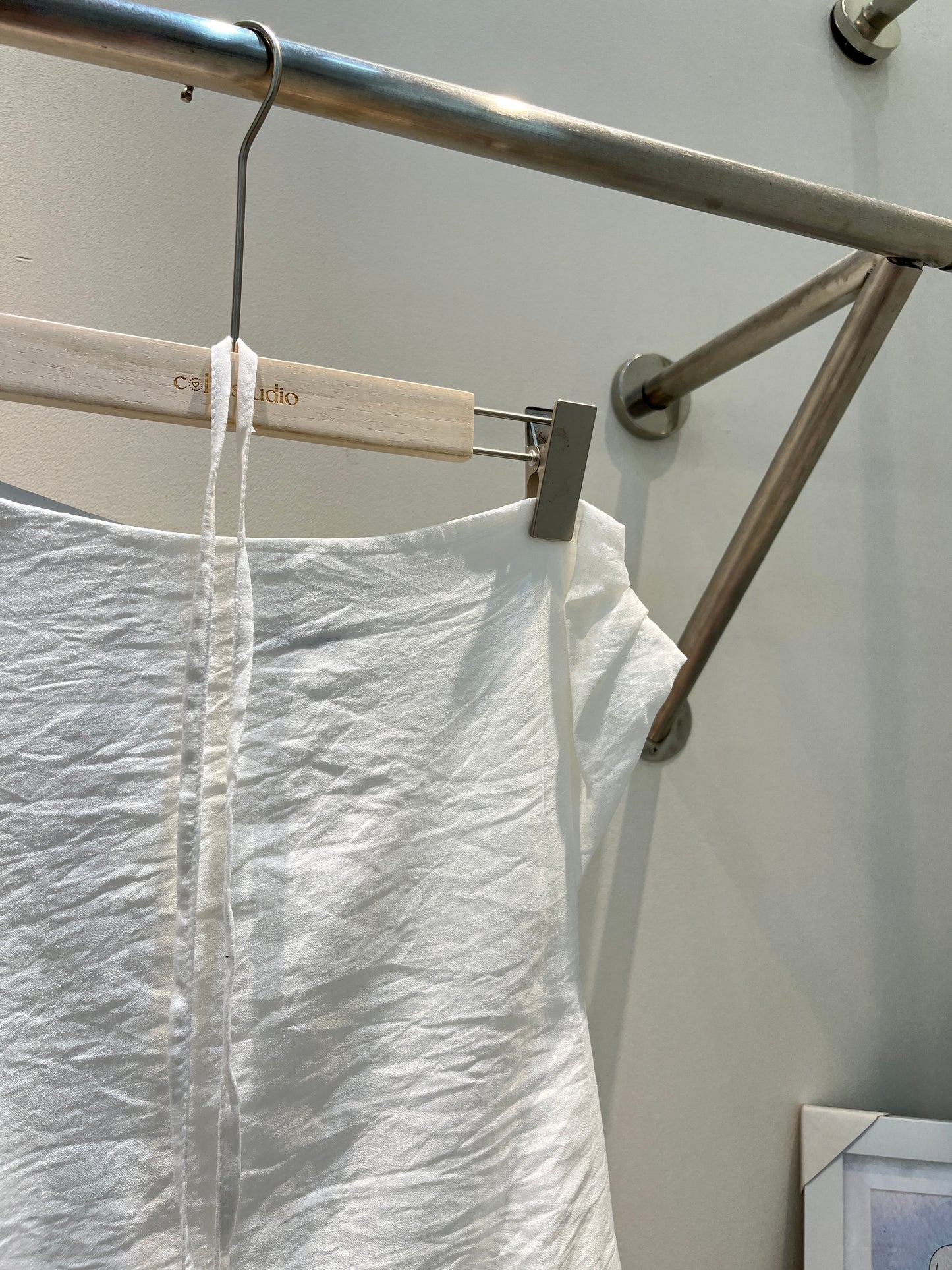 HALF SHOULDER STRAP WAIST TOP