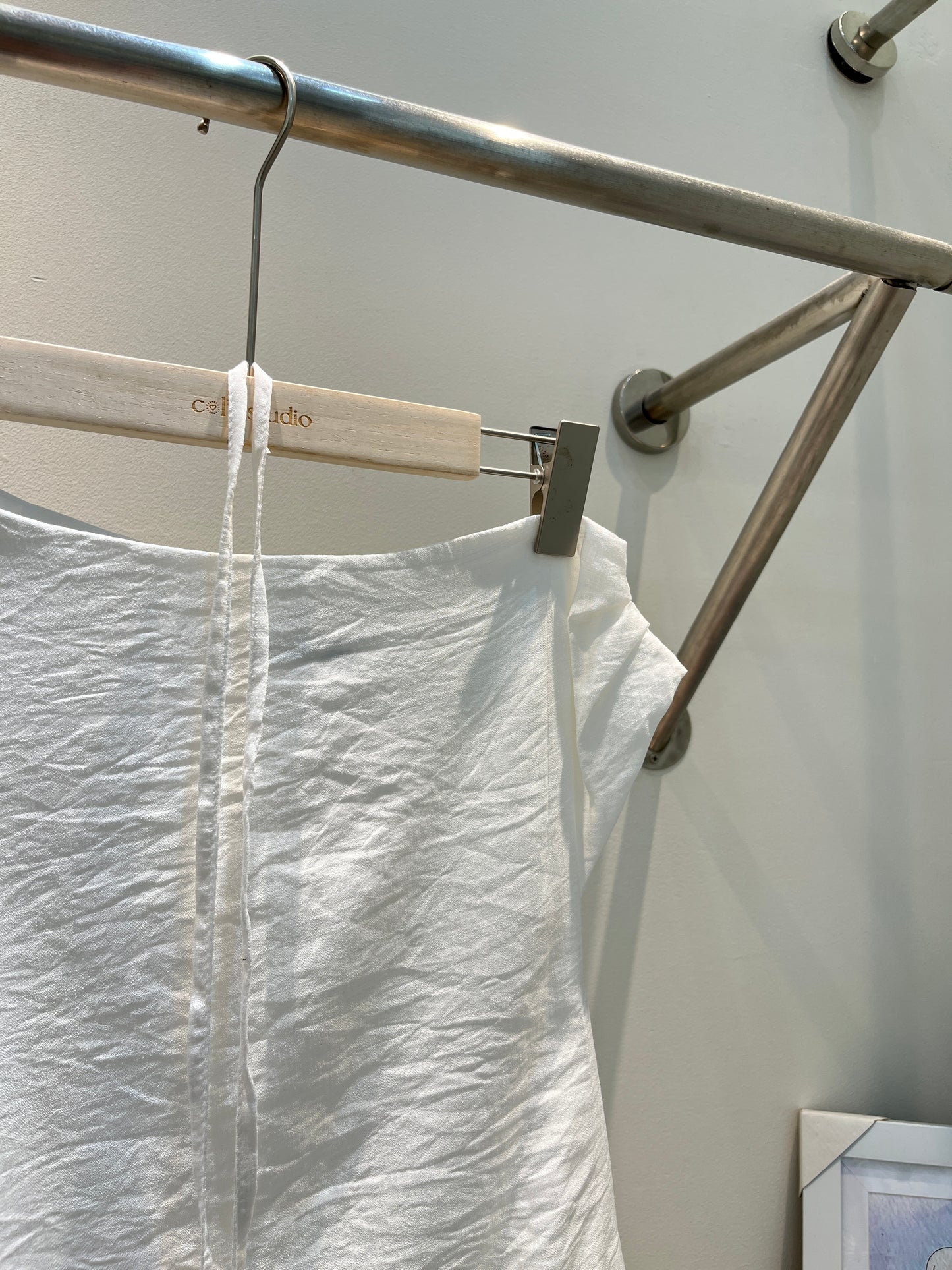 HALF SHOULDER STRAP WAIST TOP