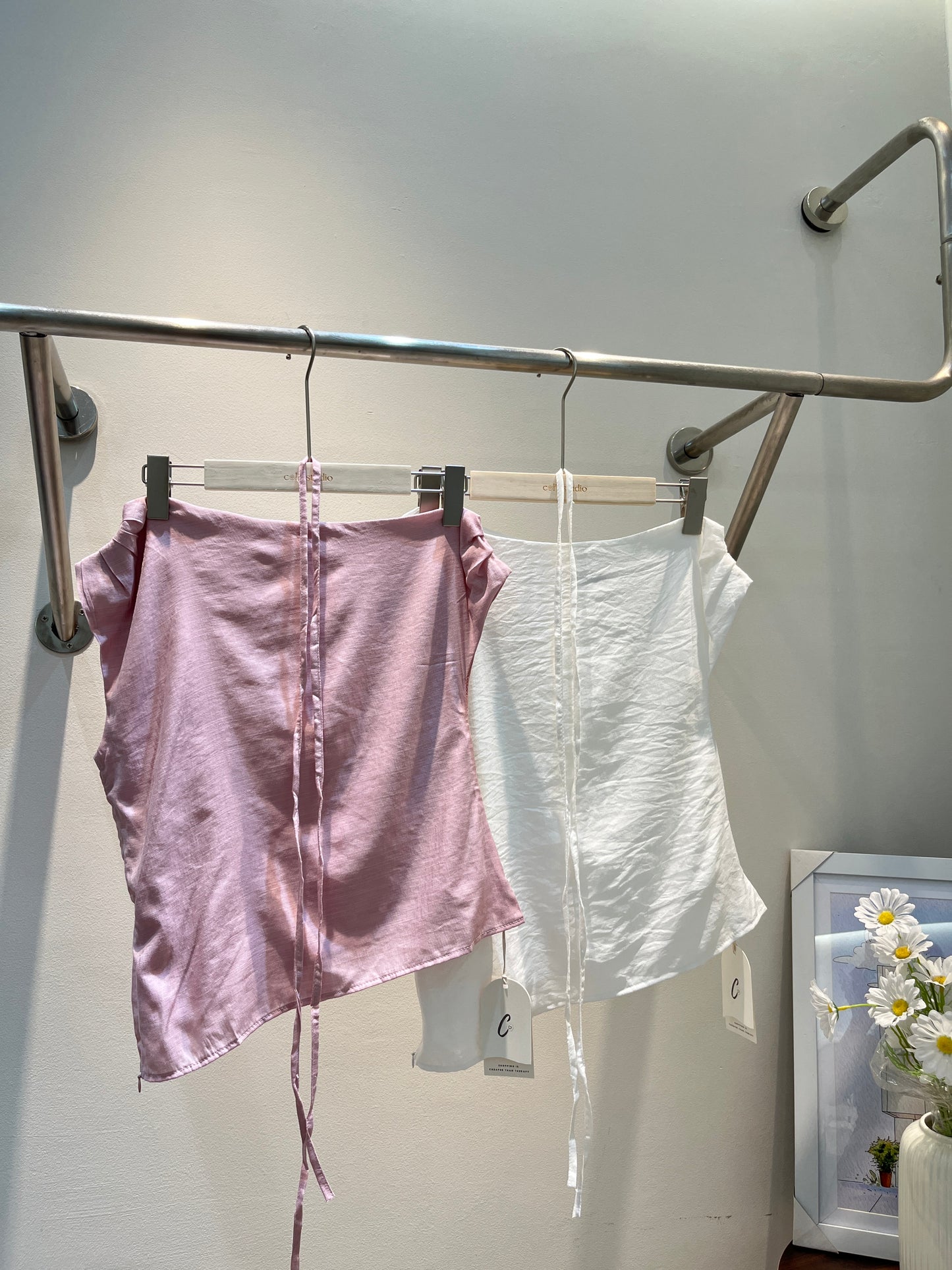 HALF SHOULDER STRAP WAIST TOP