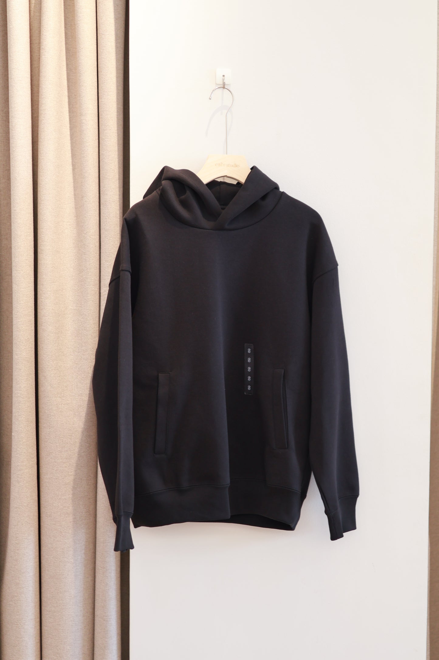 UNIQLO BLACK HOODIE