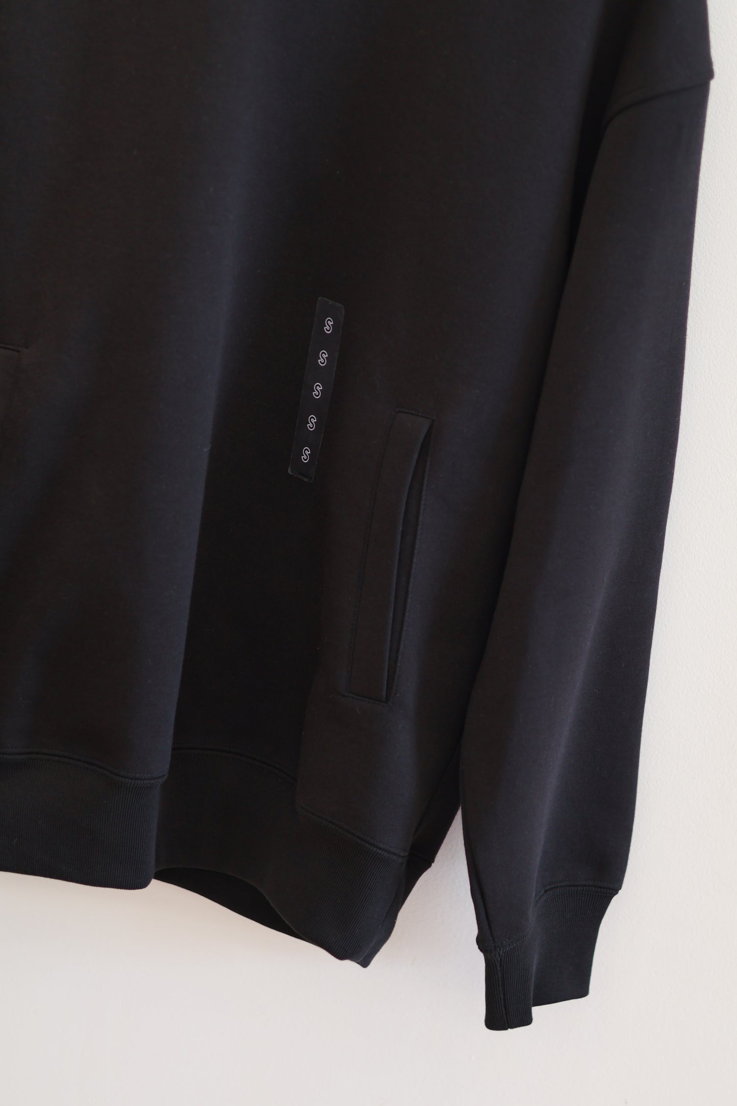 UNIQLO BLACK HOODIE