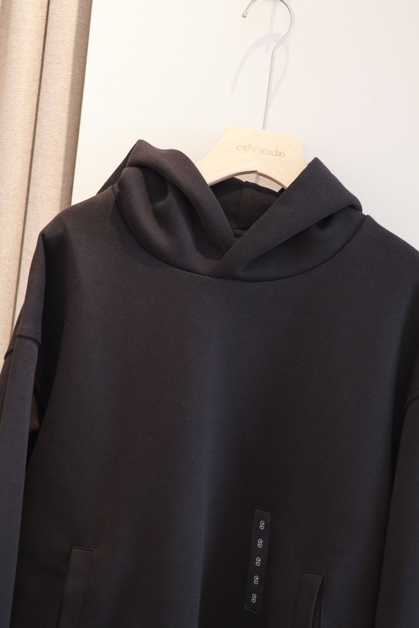 UNIQLO BLACK HOODIE