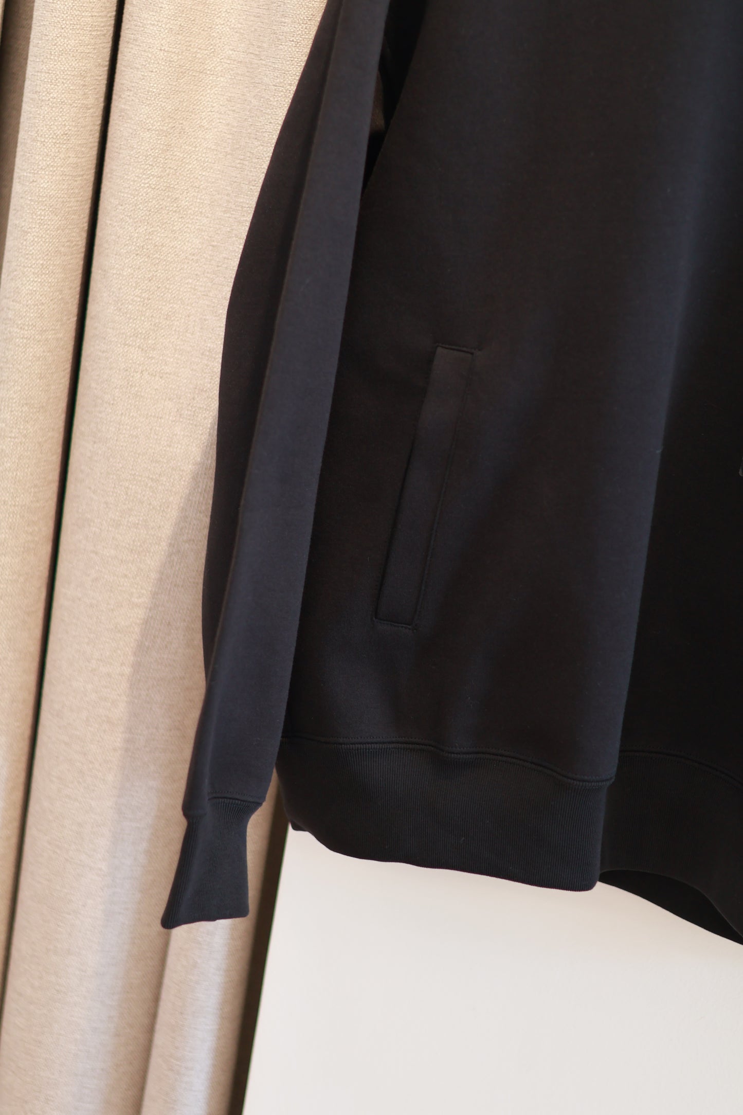 UNIQLO BLACK HOODIE