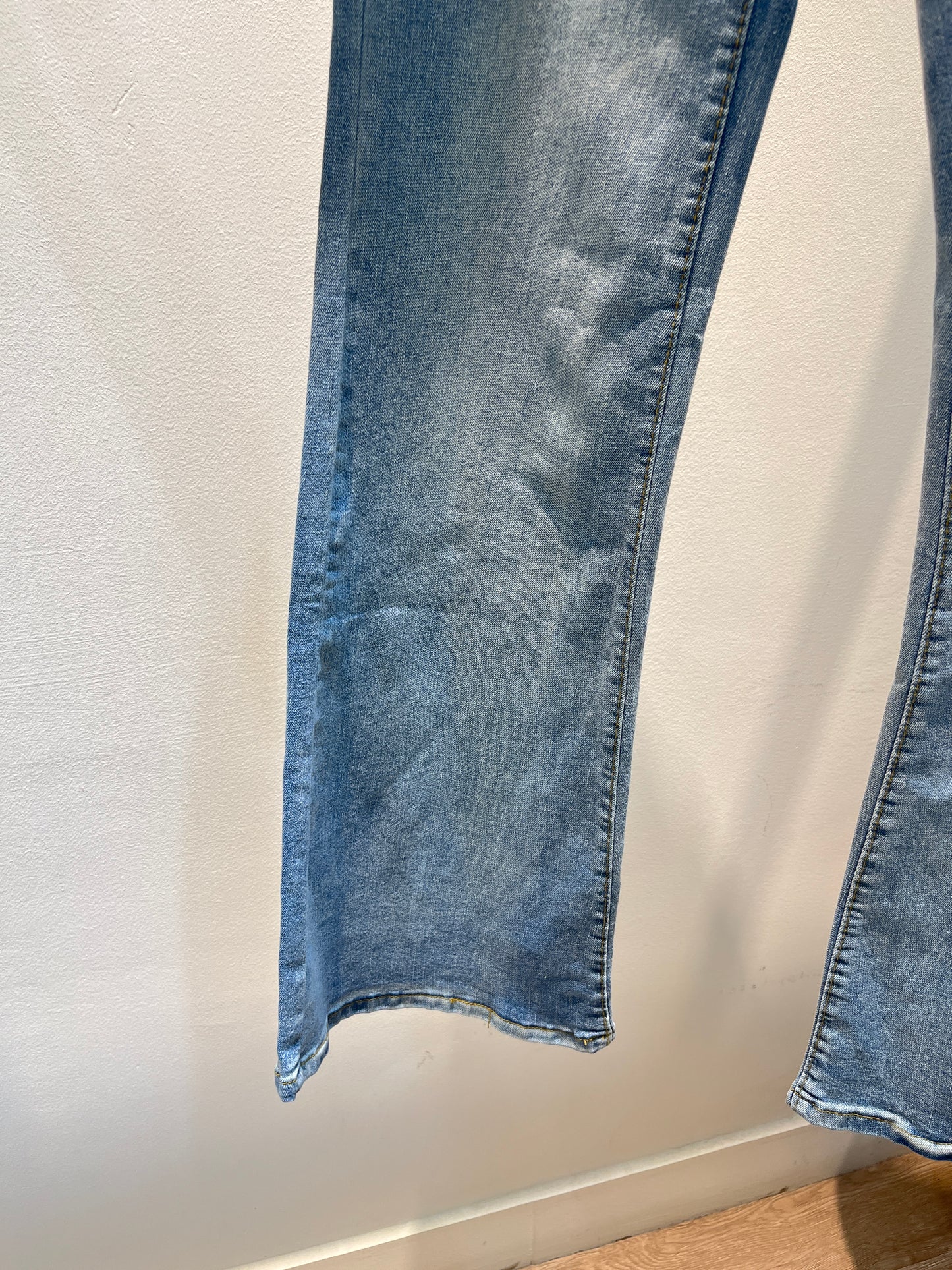 Light blue washed denim jeans