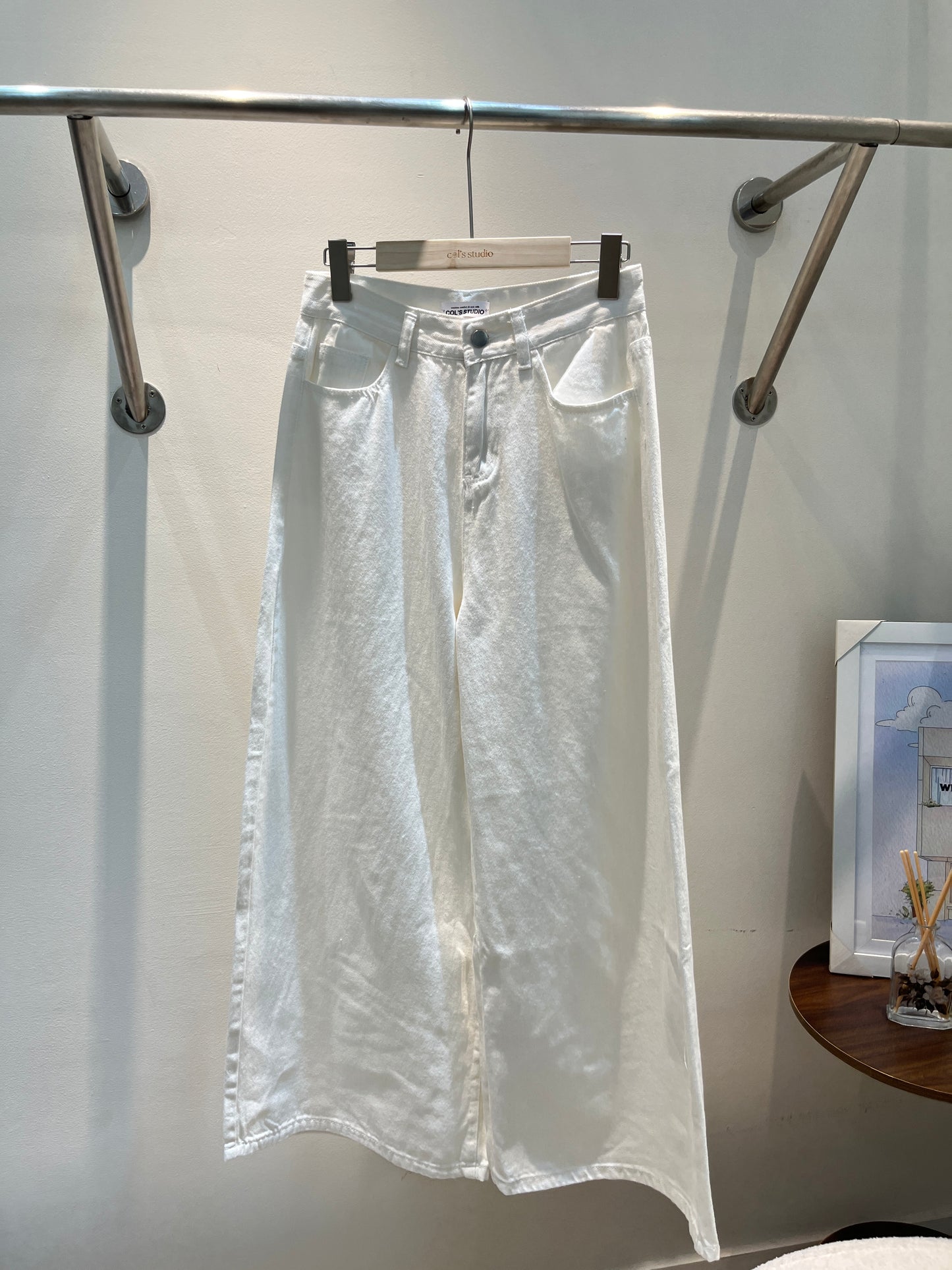 Baggy white denim jeans