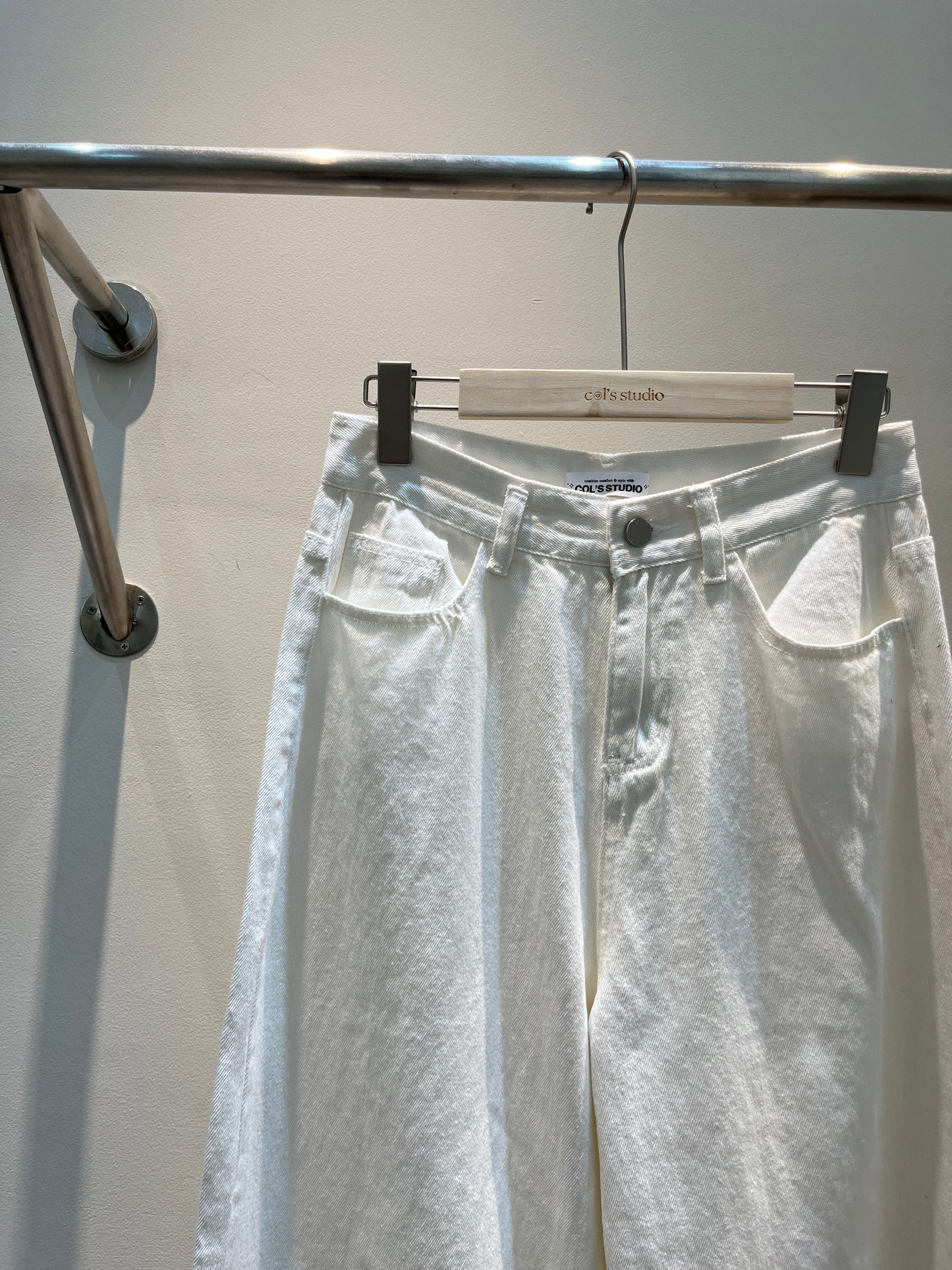 Baggy white denim jeans