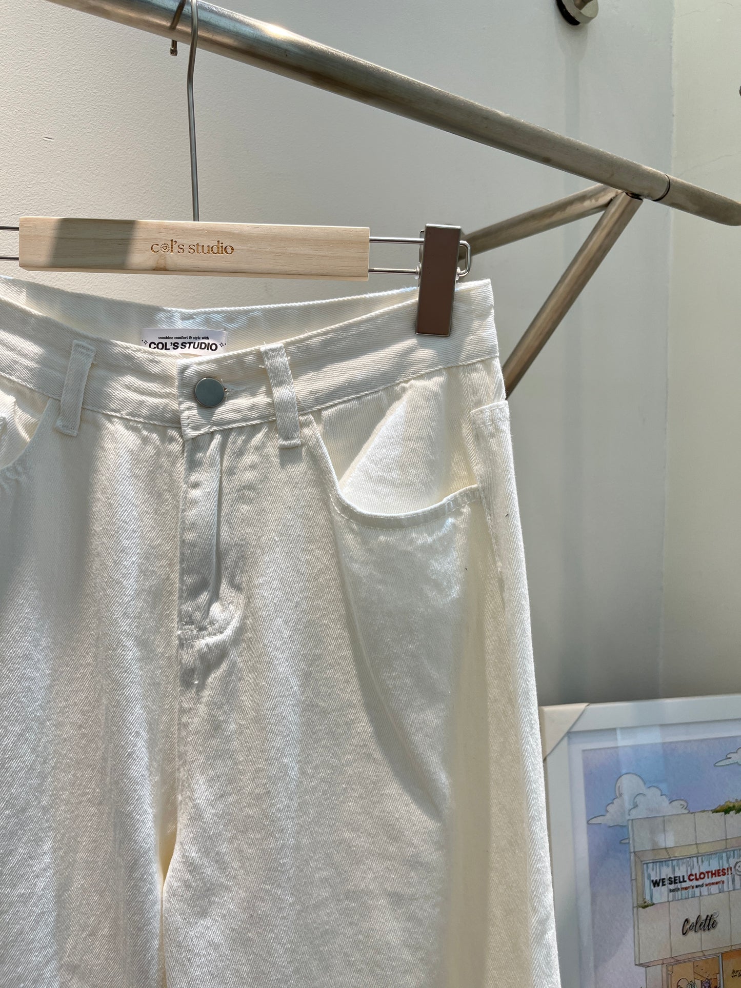 Baggy white denim jeans