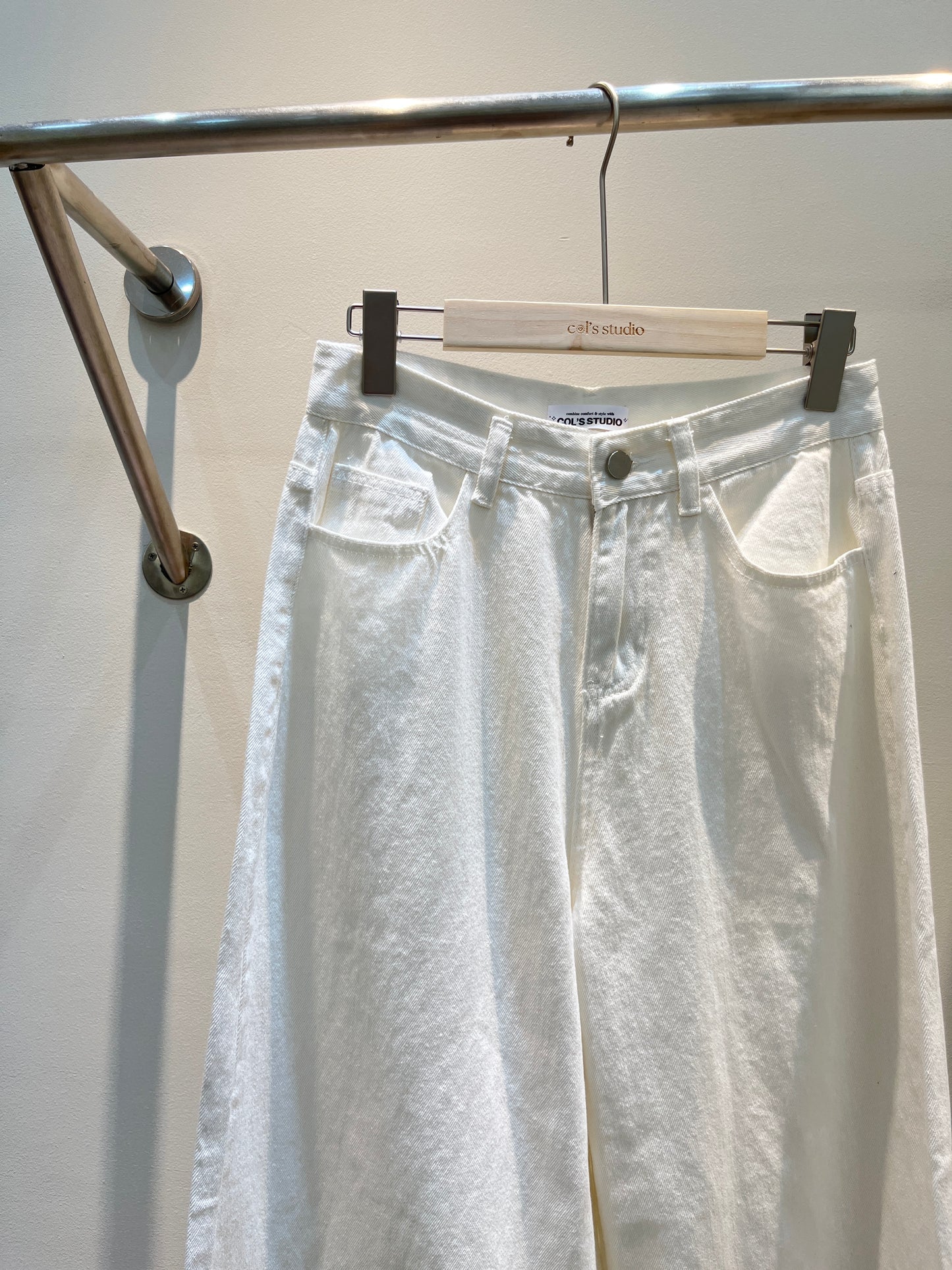 Baggy white denim jeans