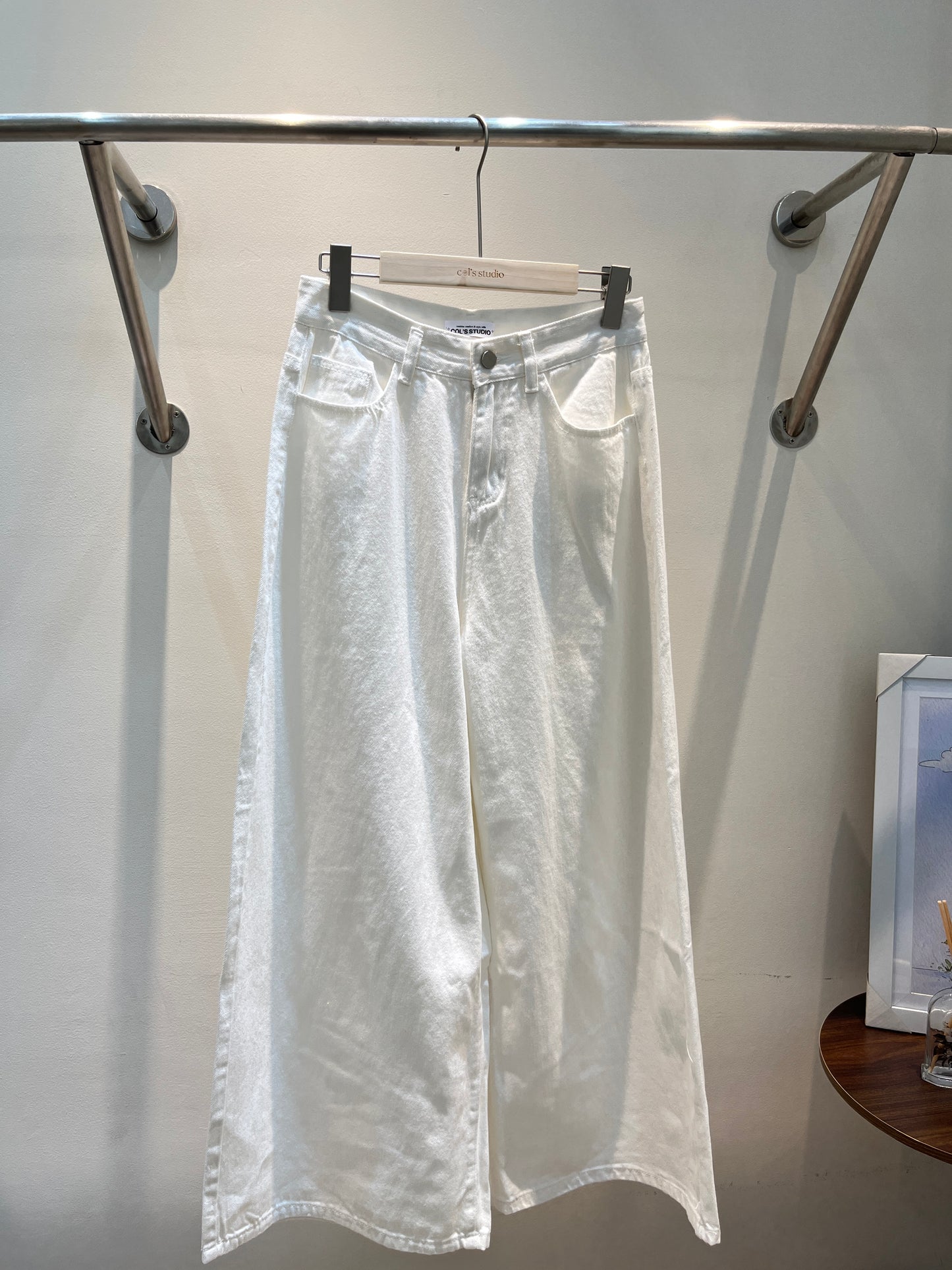 Baggy white denim jeans