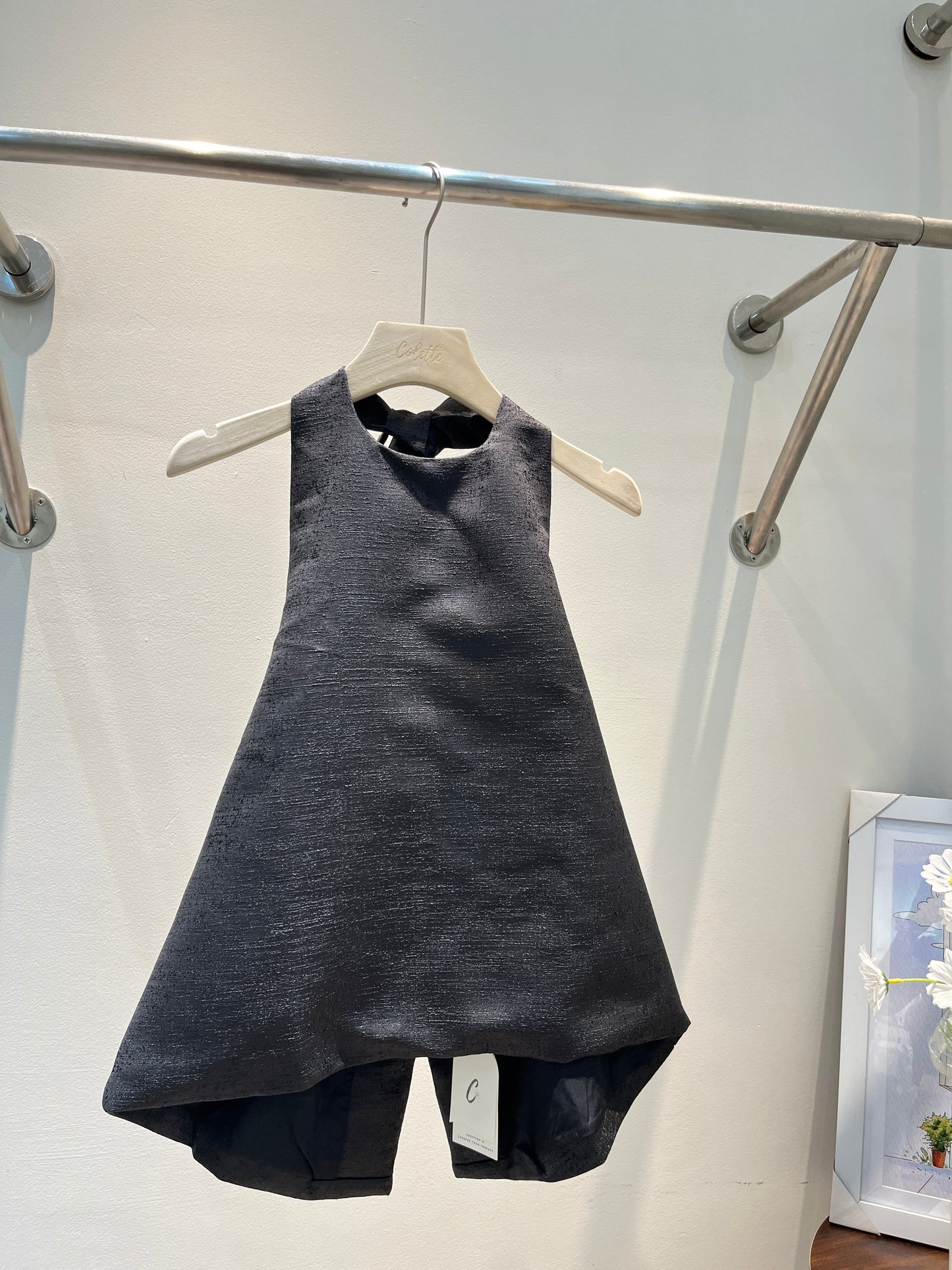 BACKLESS STRUCTURED SLEEVELESS TOP (black)