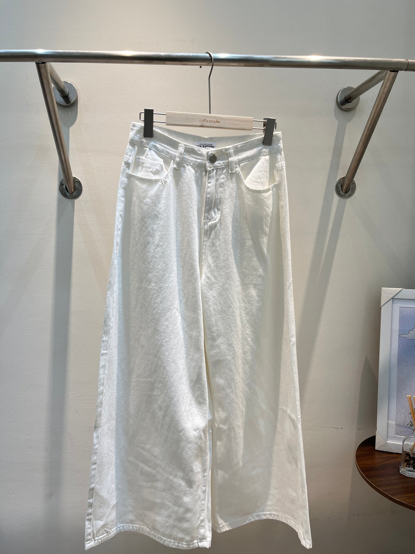 Baggy white denim jeans