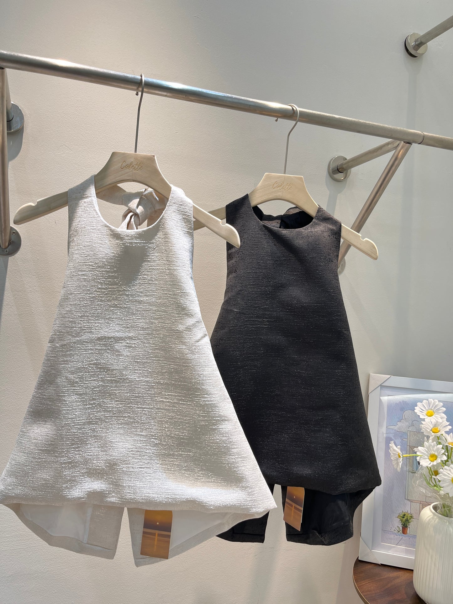 BACKLESS STRUCTURED SLEEVELESS TOP (WHITE)