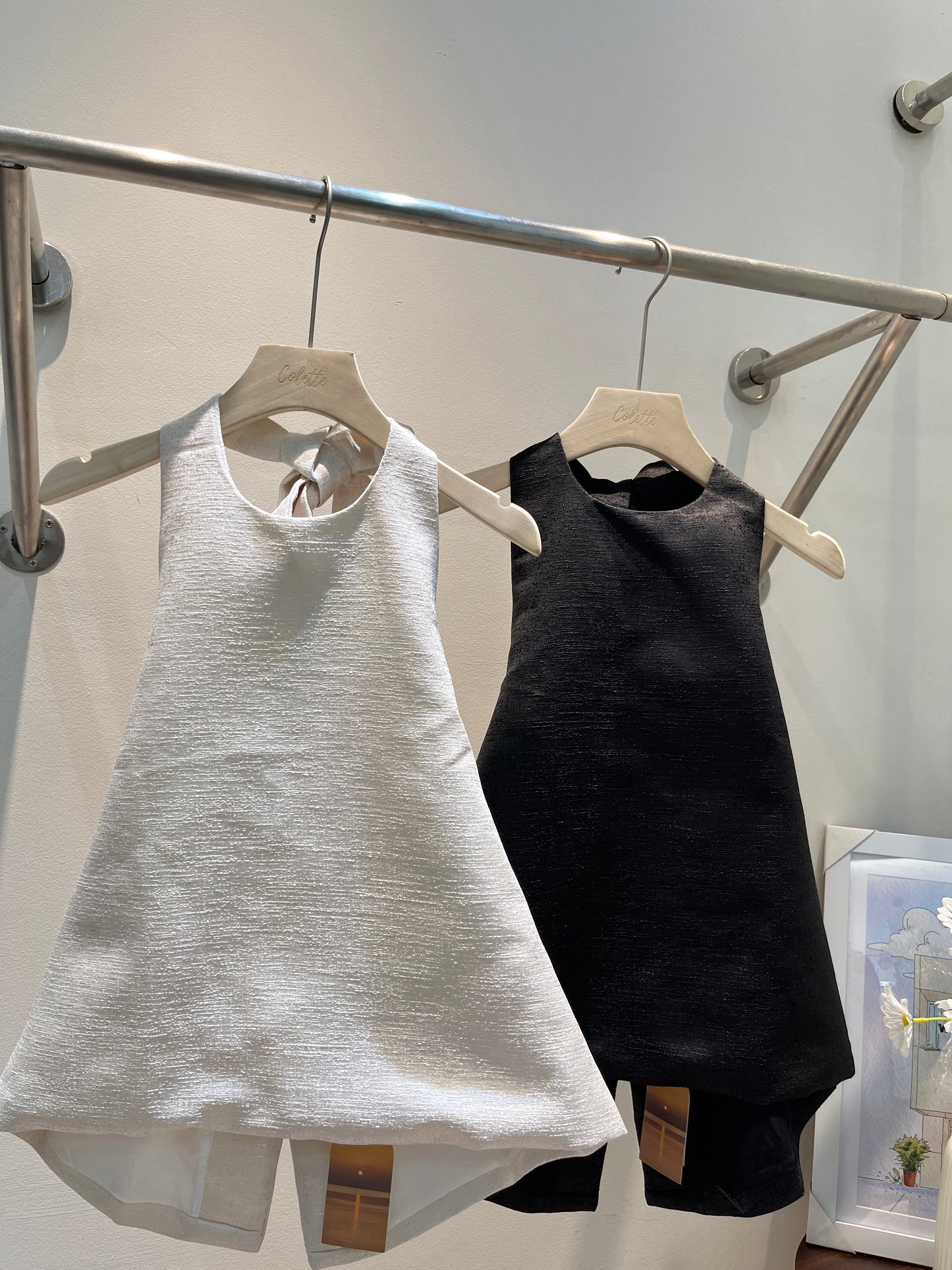 BACKLESS STRUCTURED SLEEVELESS TOP (WHITE)