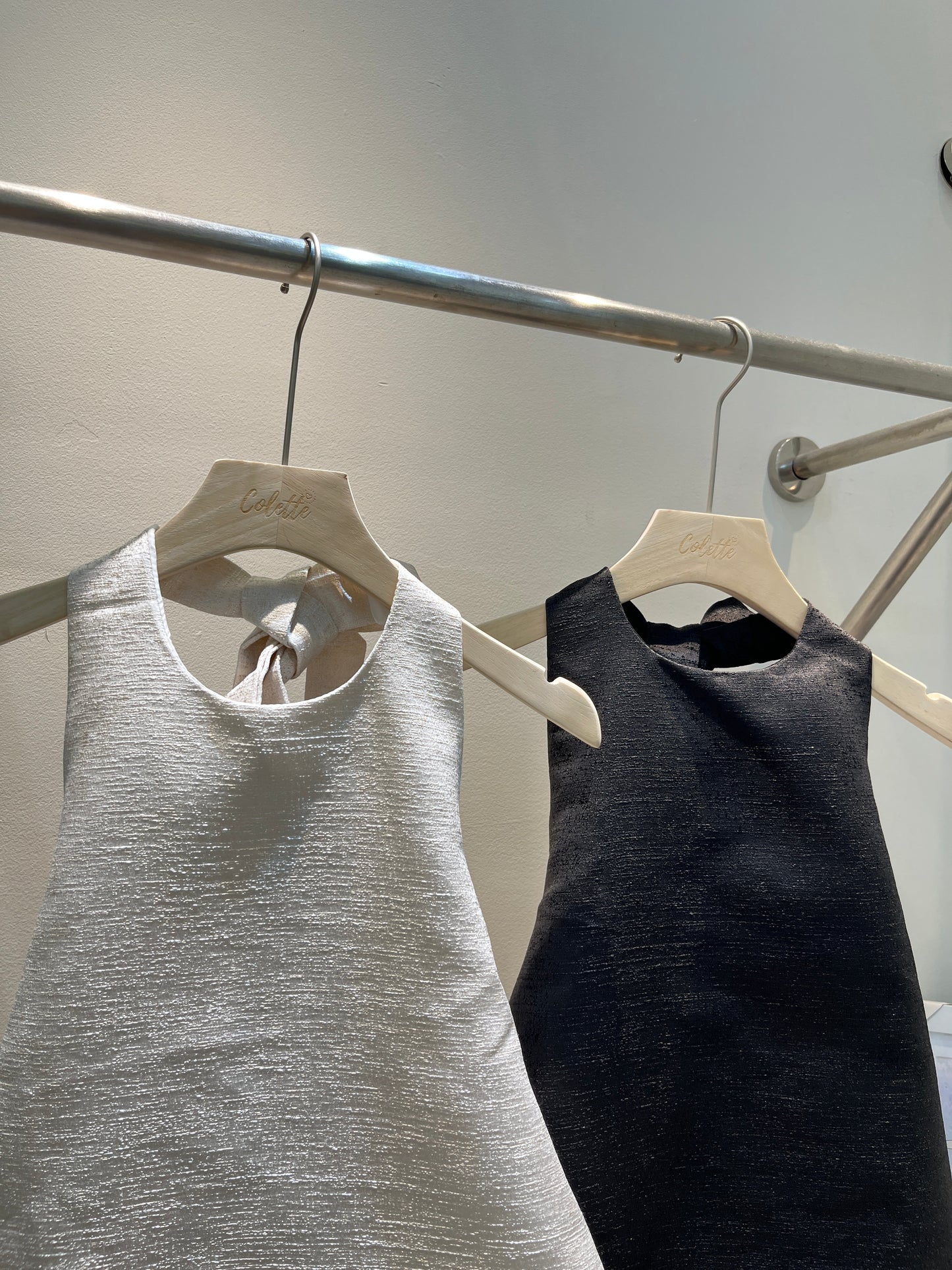 BACKLESS STRUCTURED SLEEVELESS TOP (WHITE)