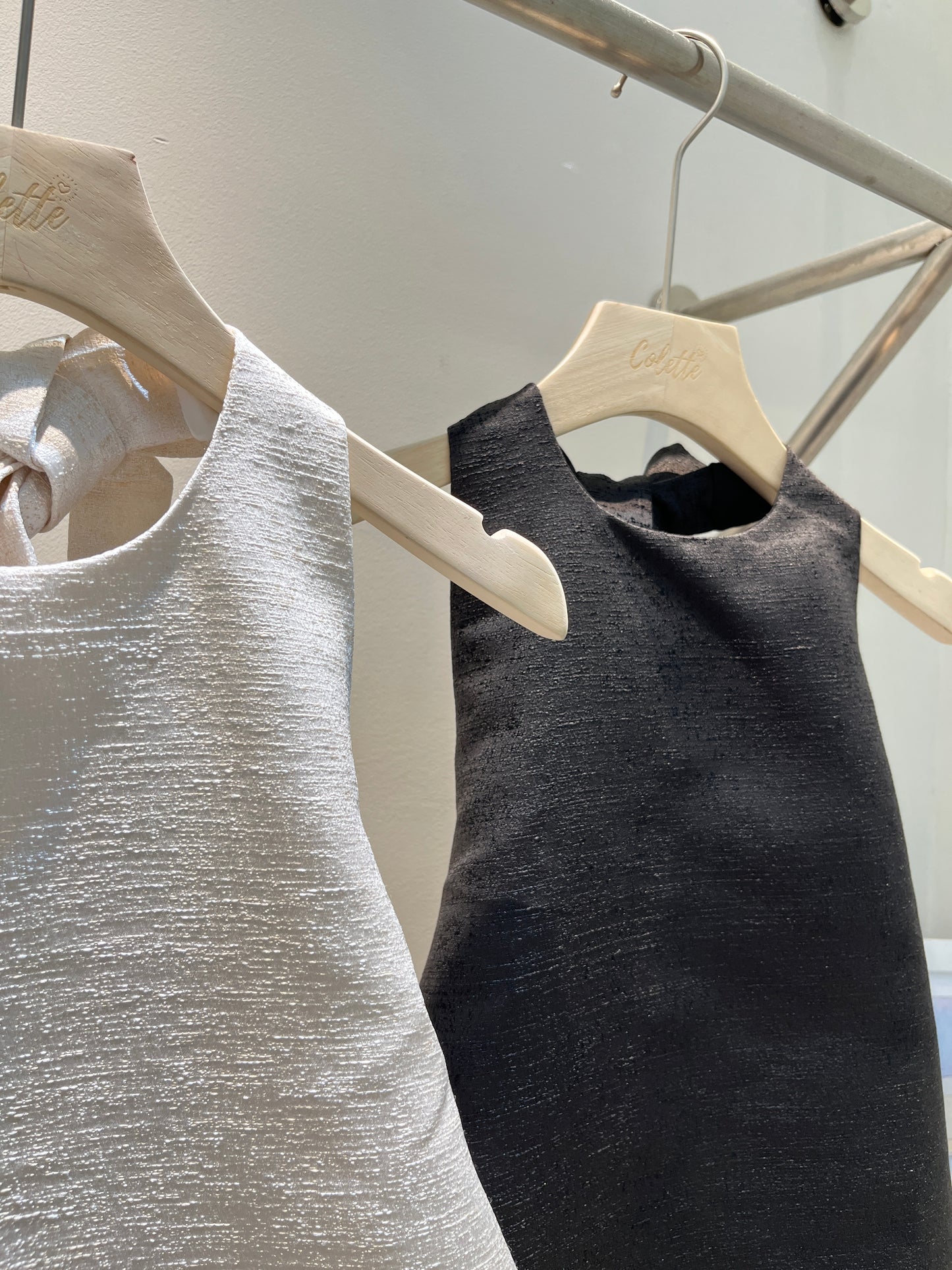 BACKLESS STRUCTURED SLEEVELESS TOP (WHITE)