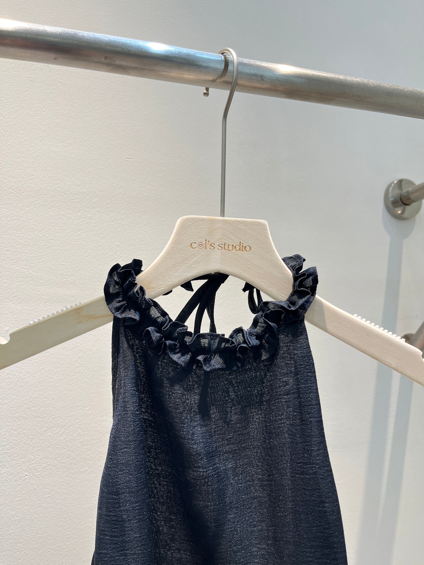 HALTER RUCHED NECK FLOWY TOP (BLACK)