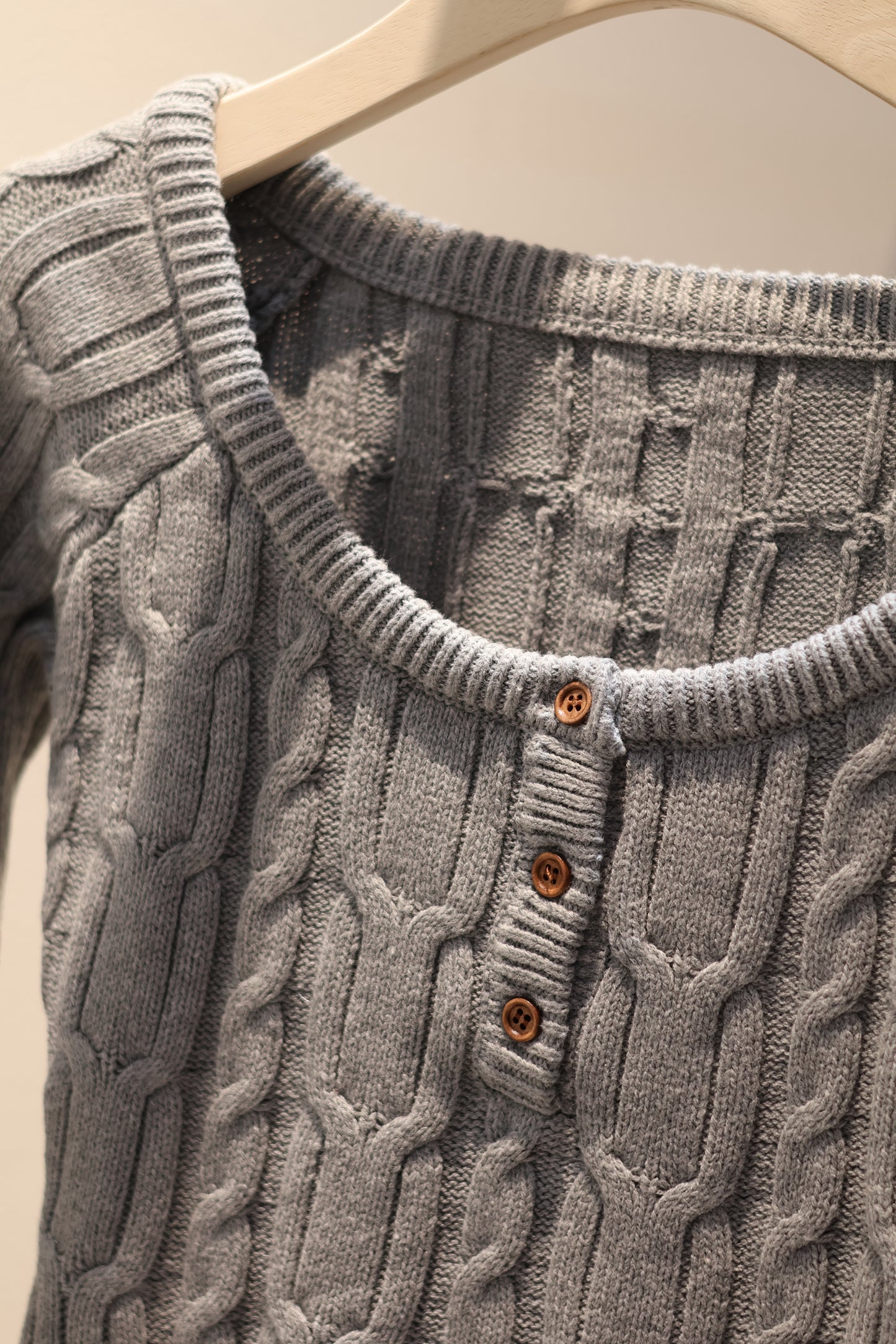 Knitted buttons long sleeve