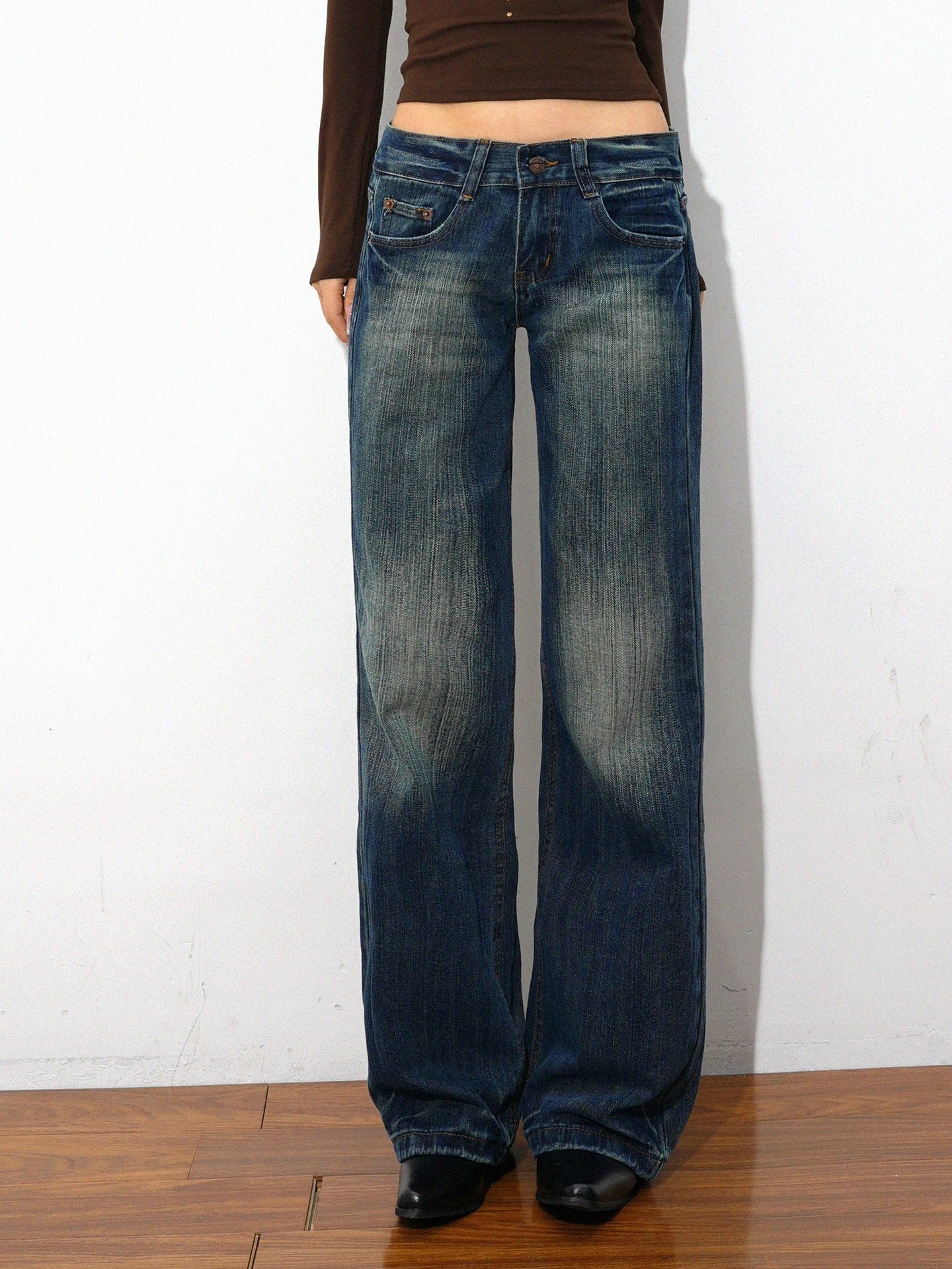 POCKET ART LOW RISE DENIM JEANS