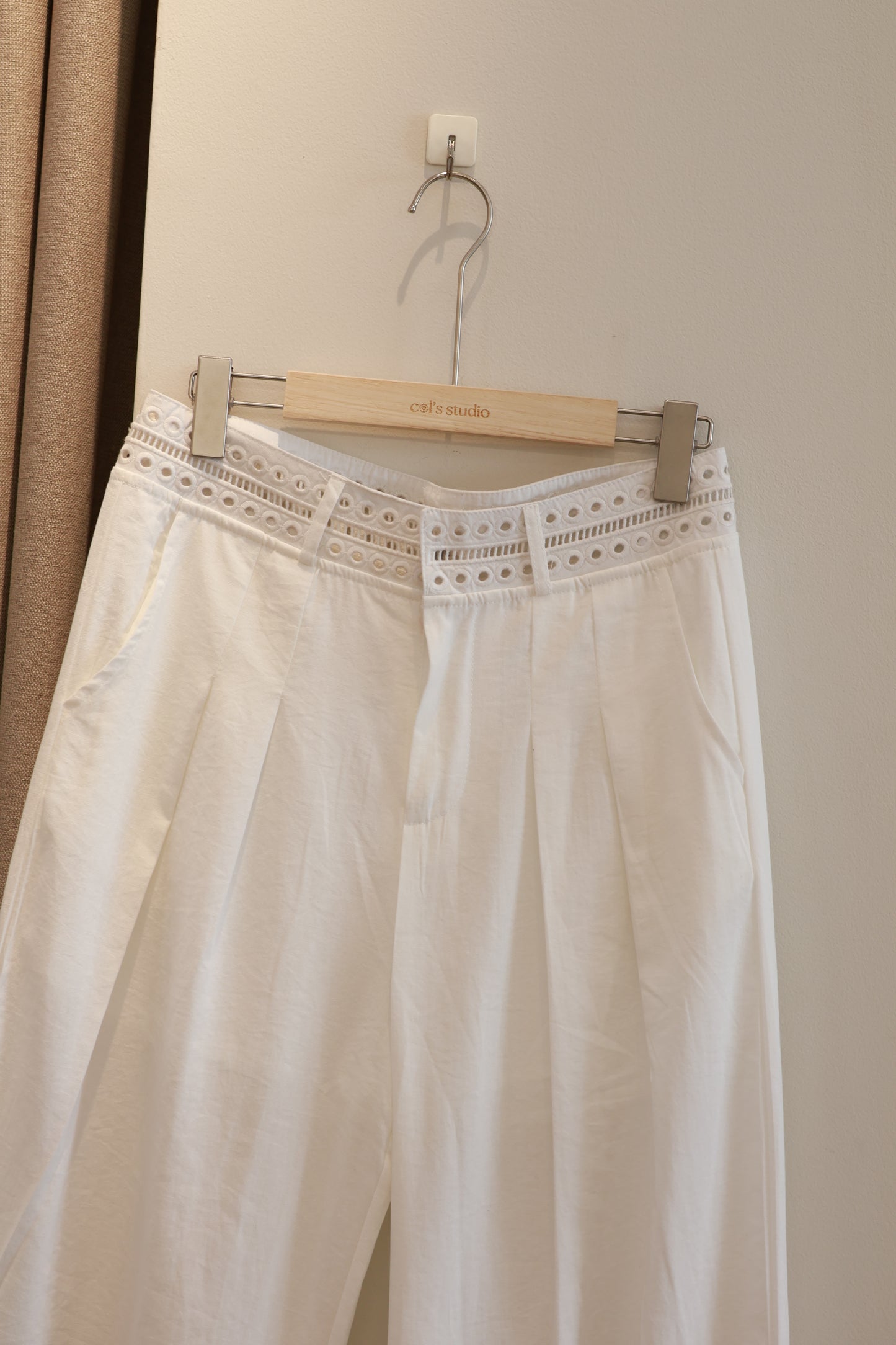 WAIST DETAIL WHITE BOTTOMS