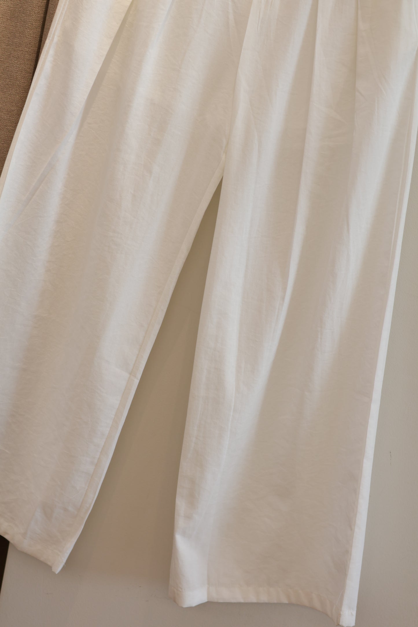 WAIST DETAIL WHITE BOTTOMS