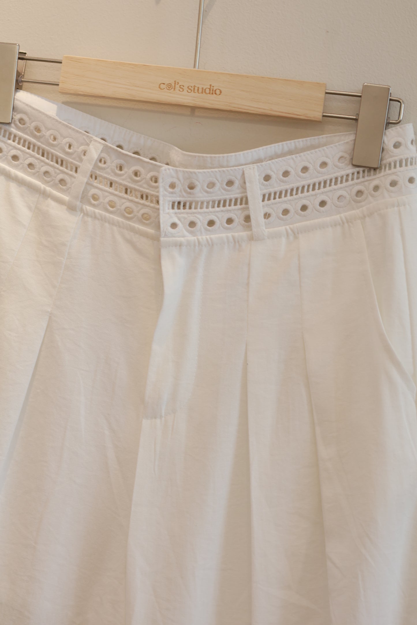 WAIST DETAIL WHITE BOTTOMS