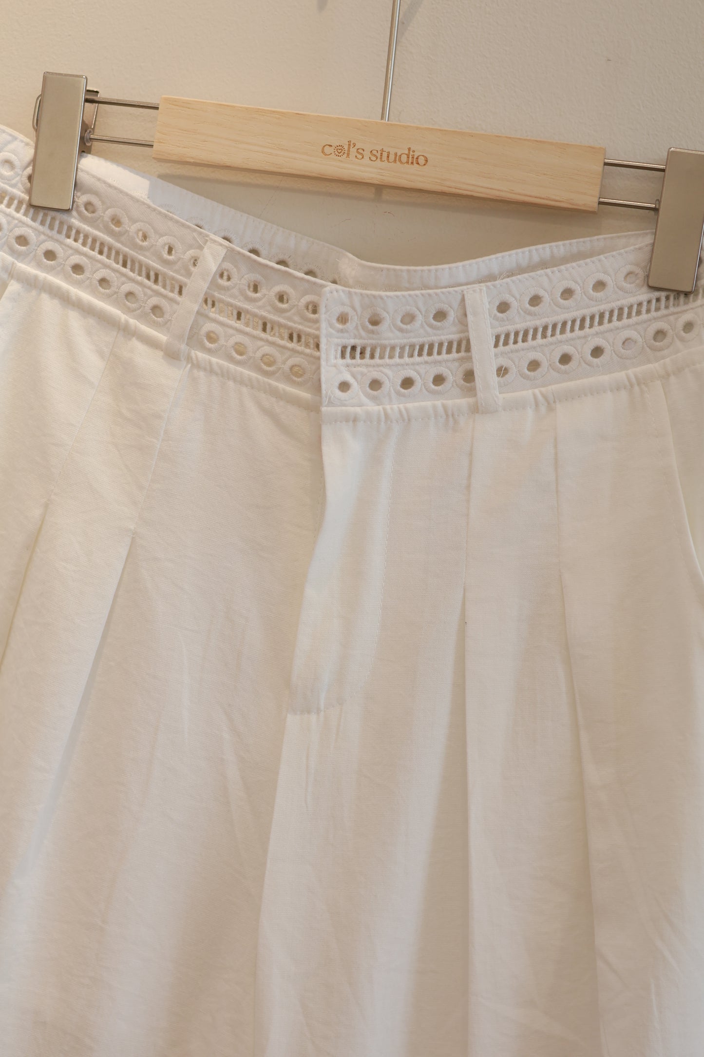WAIST DETAIL WHITE BOTTOMS