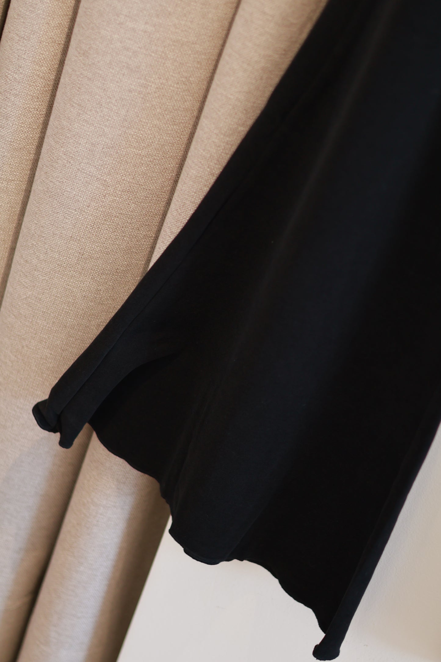BLACK FLARED BOTTOMS