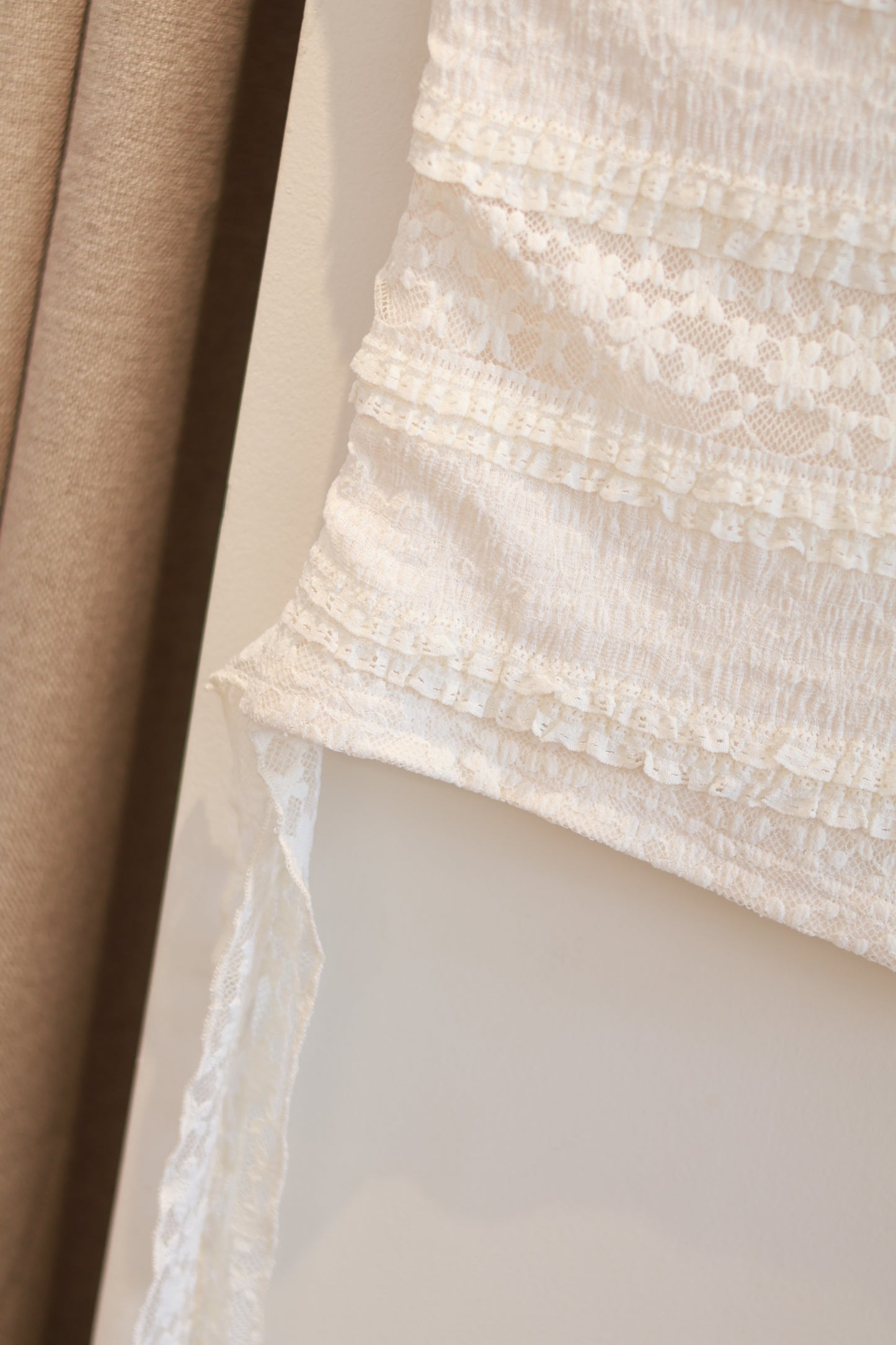 MESH CREAM TUBE TOP
