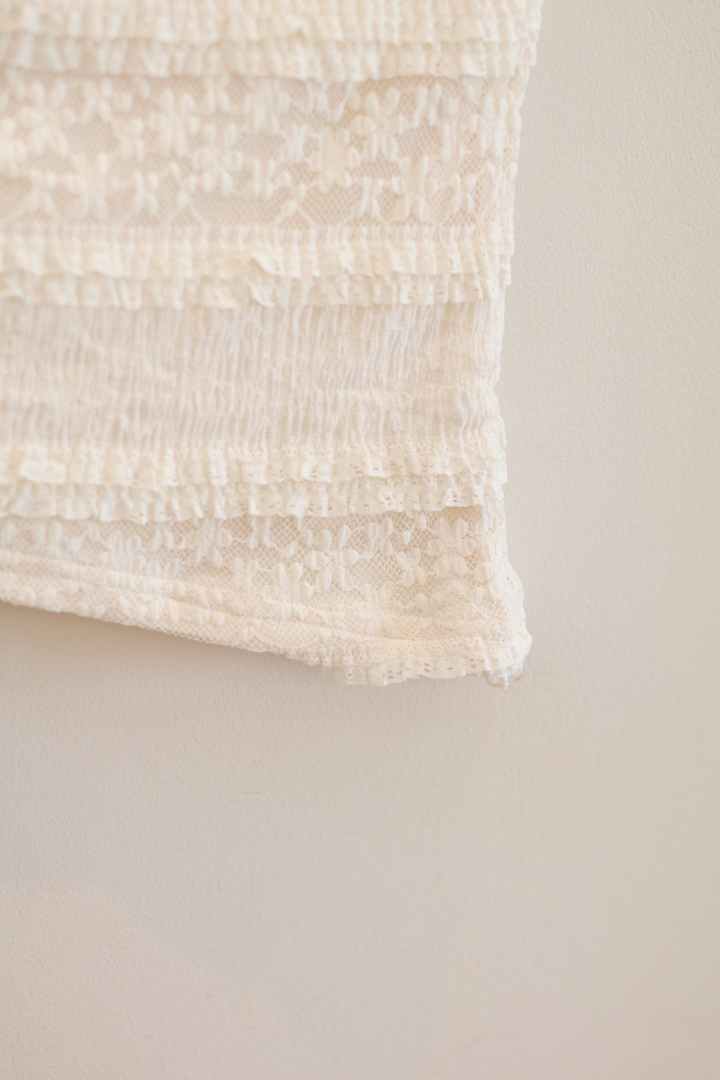 MESH CREAM TUBE TOP