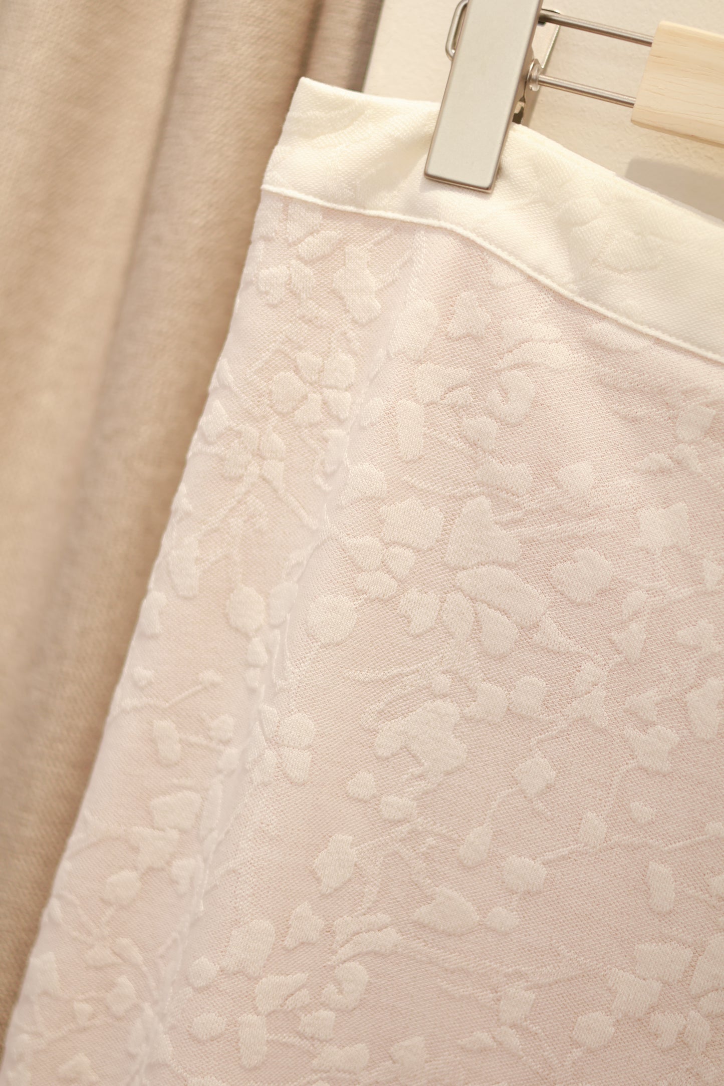 FLORAL BEIGE MIDI SKIRT