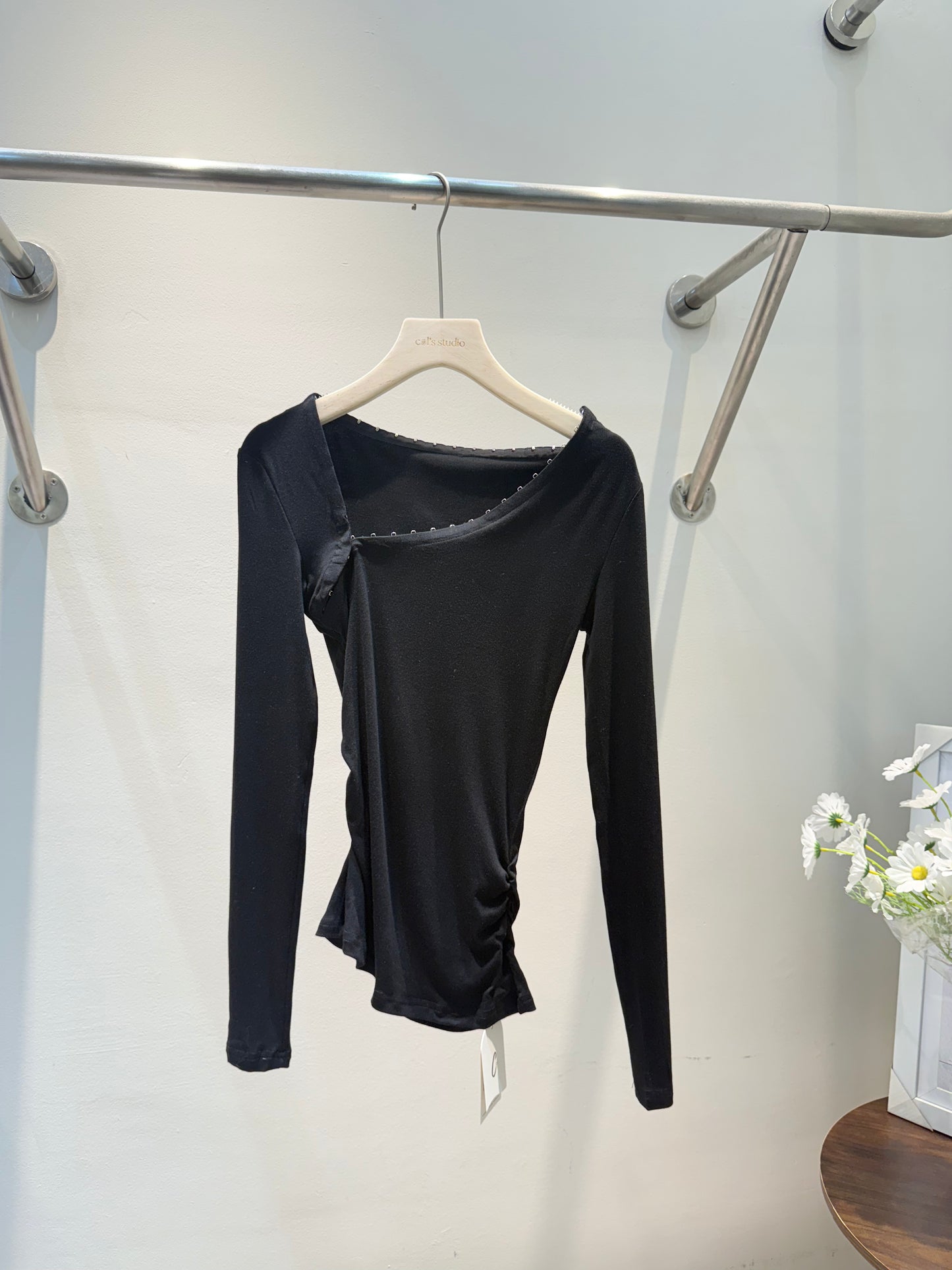 BLACK ASYM LONG SLEEVE TOP