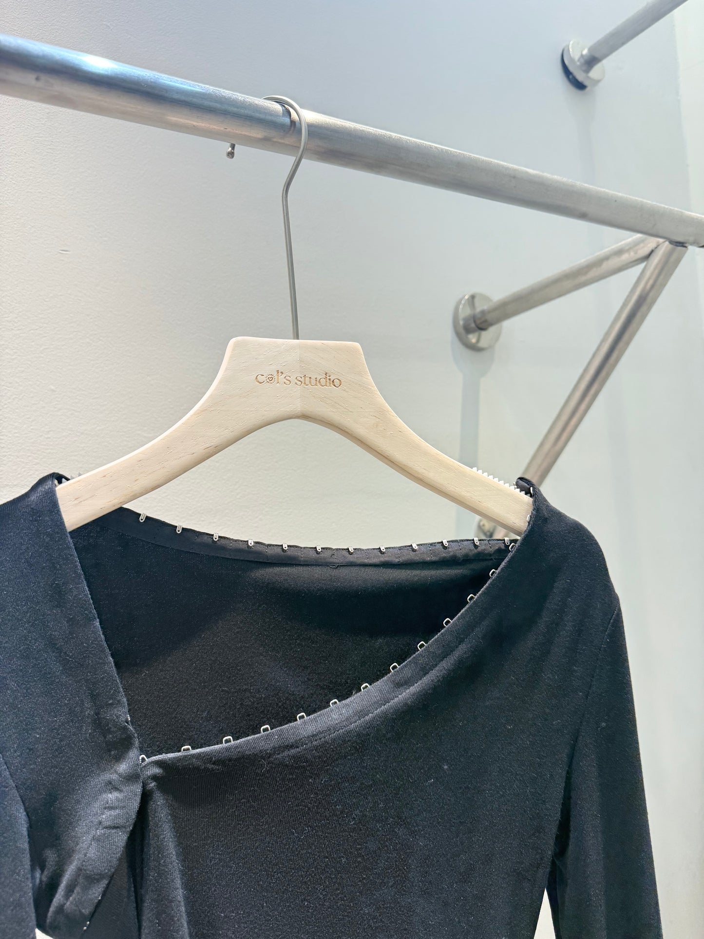 BLACK ASYM LONG SLEEVE TOP