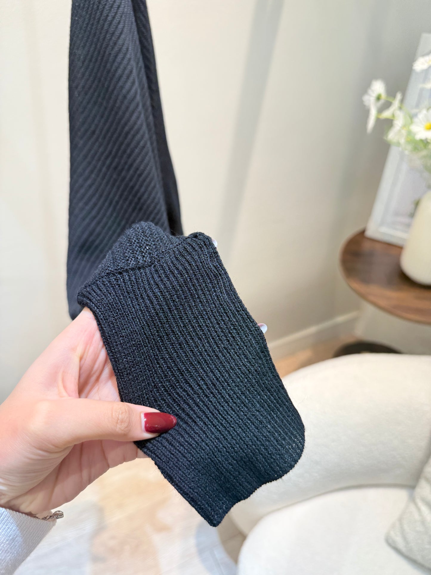 KNITTED BLACK SWEATER