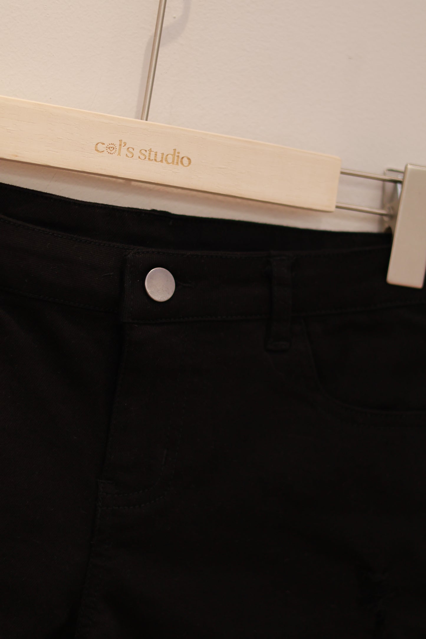 PLAIN BLACK DENIM SHORTS