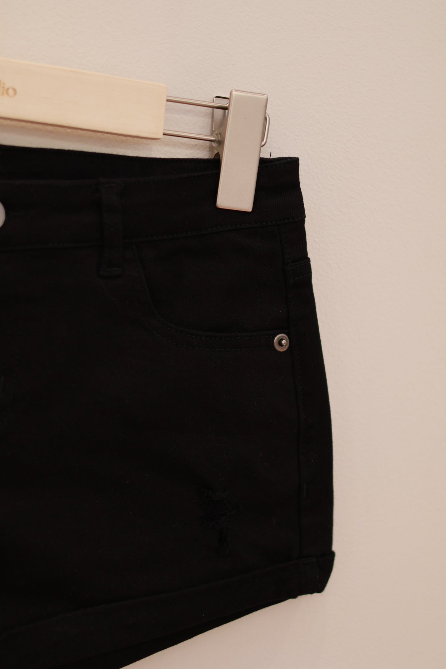 PLAIN BLACK DENIM SHORTS