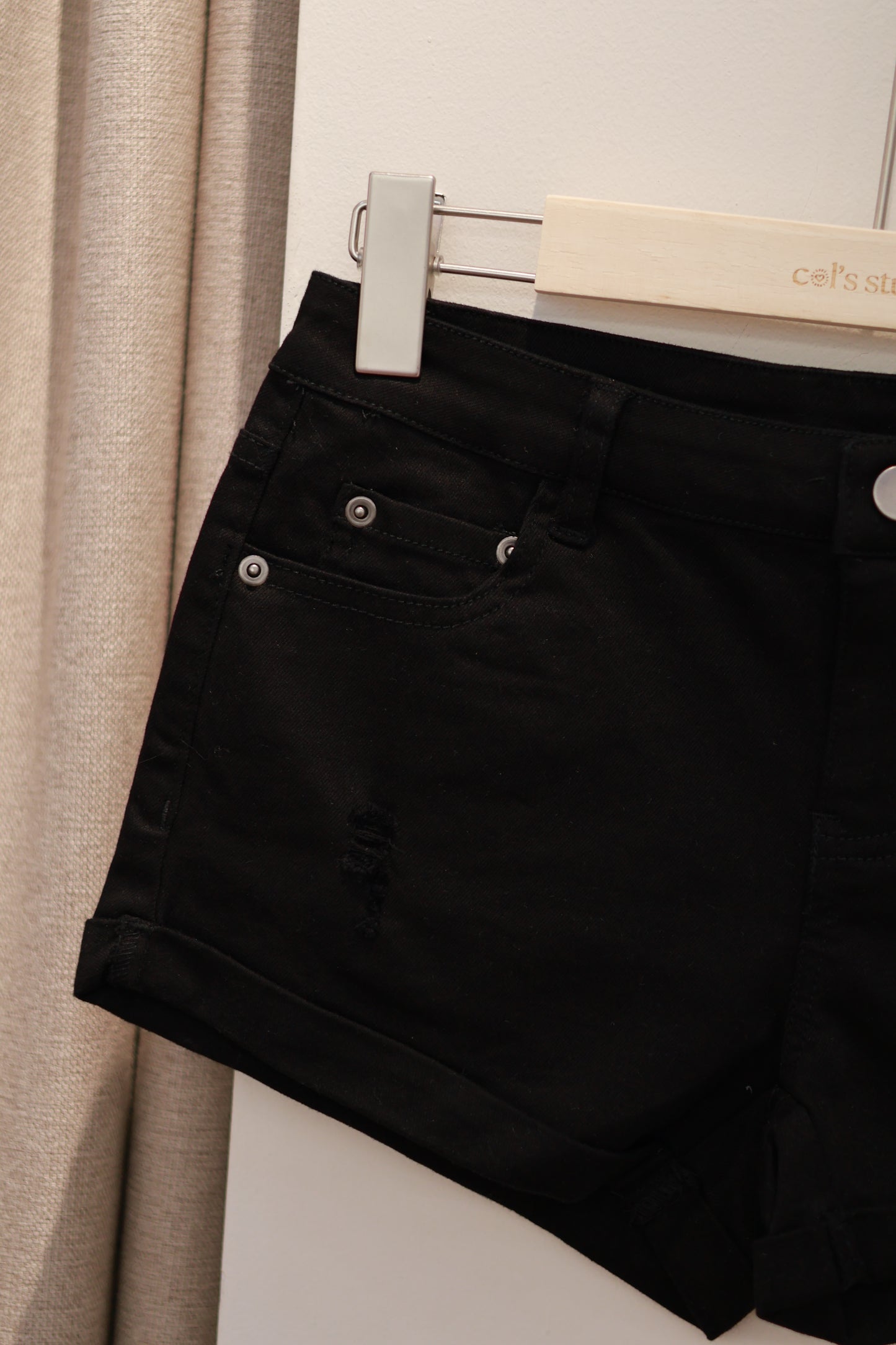 PLAIN BLACK DENIM SHORTS