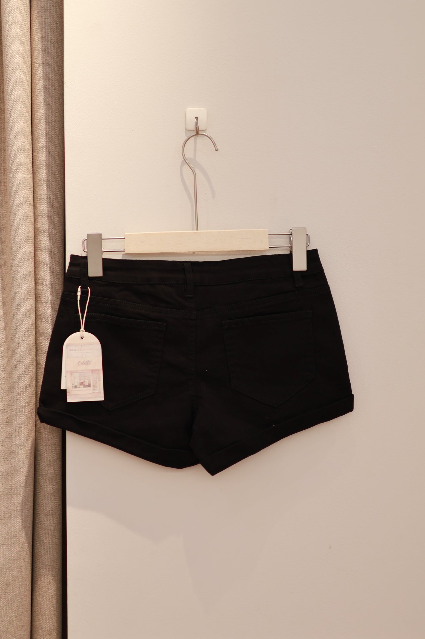 PLAIN BLACK DENIM SHORTS