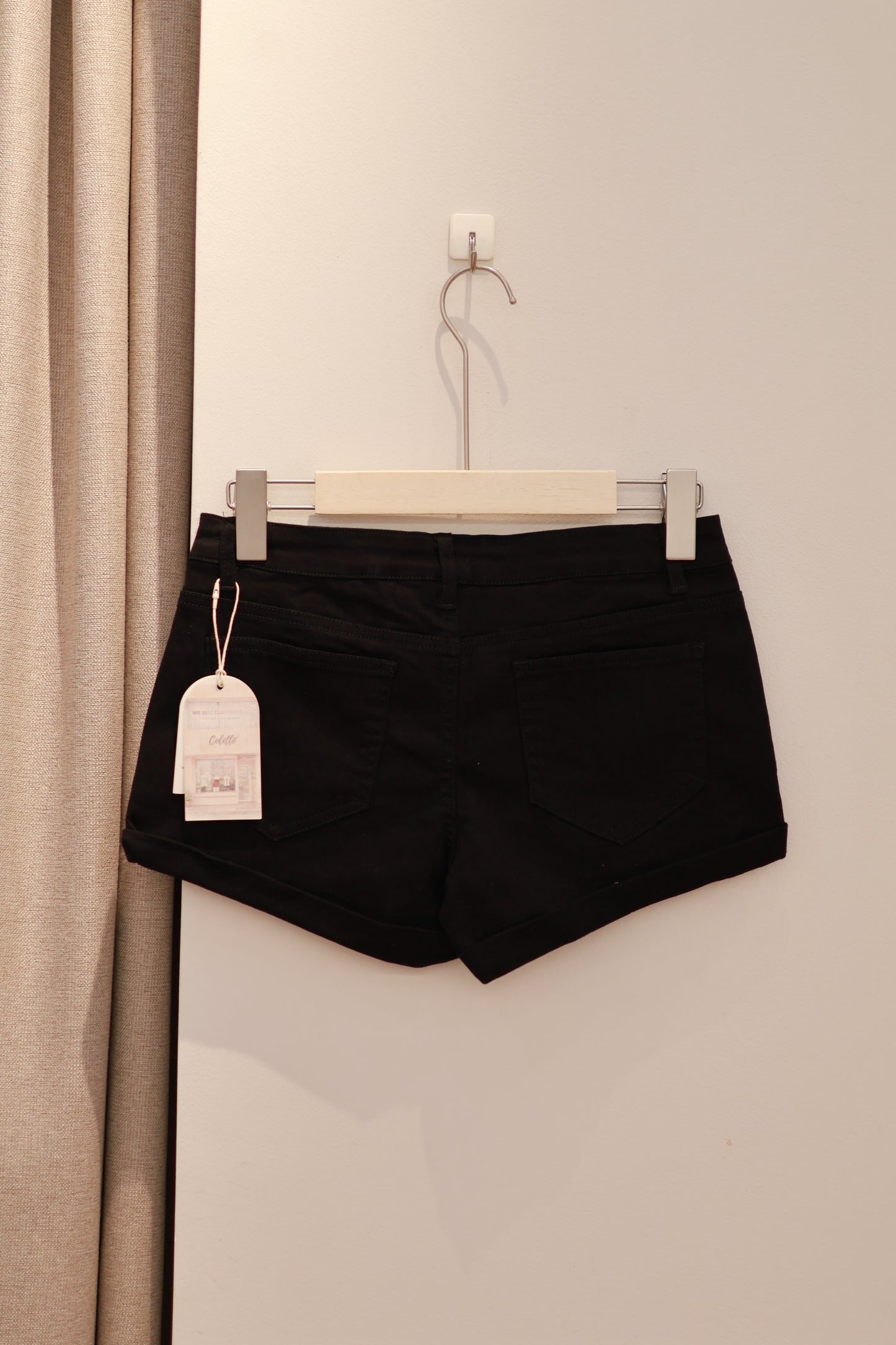 PLAIN BLACK DENIM SHORTS