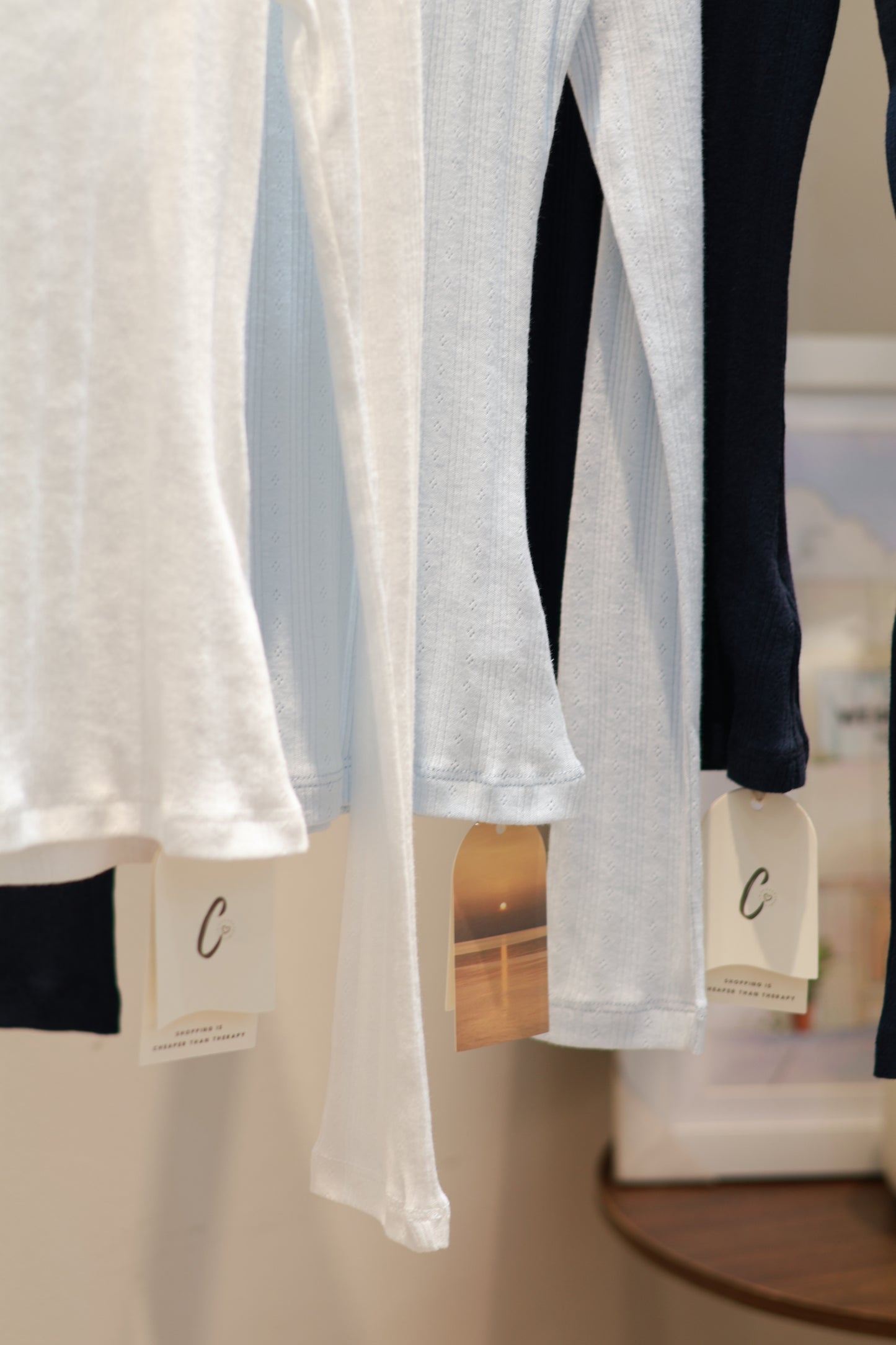 DETAIL WHITE LONG SLEEVE TOP