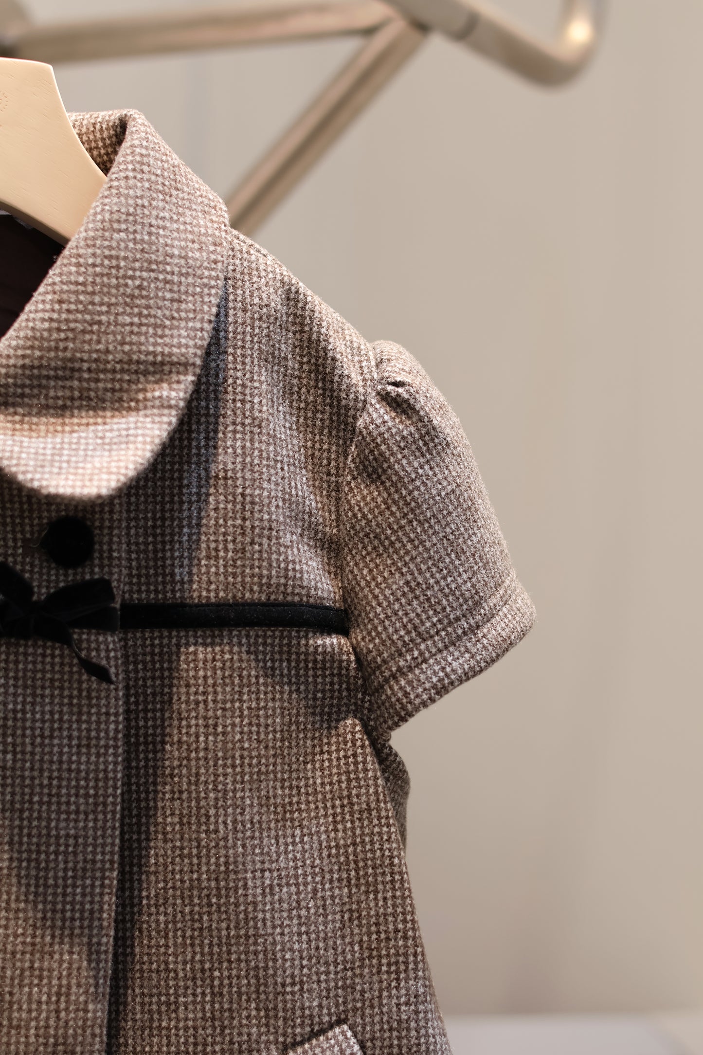 BROWN RIBBON SHORT SLEEVE