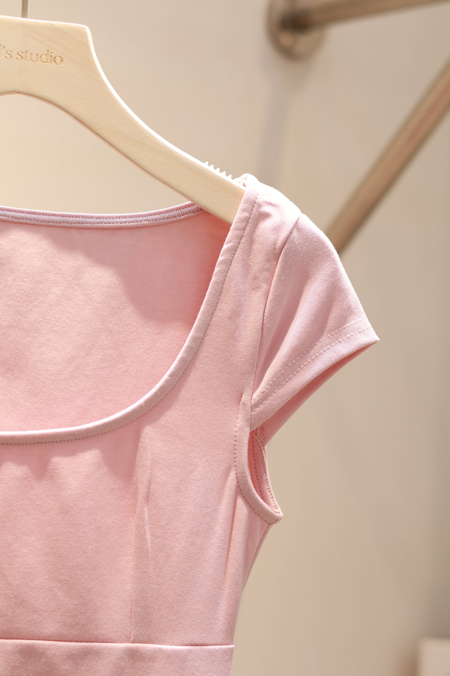 pink U neck top