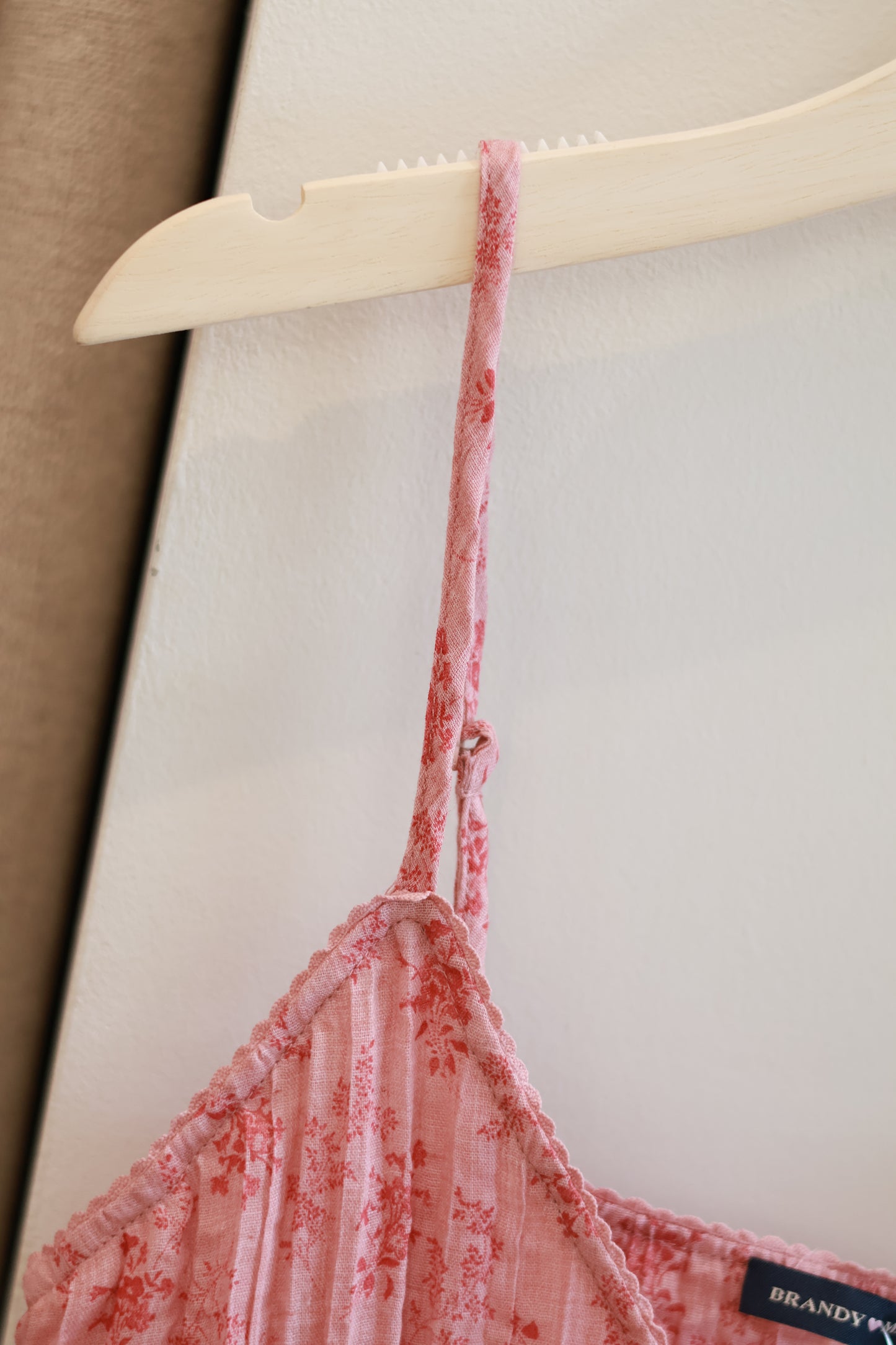 BRANDY PINK FLORAL V TOP