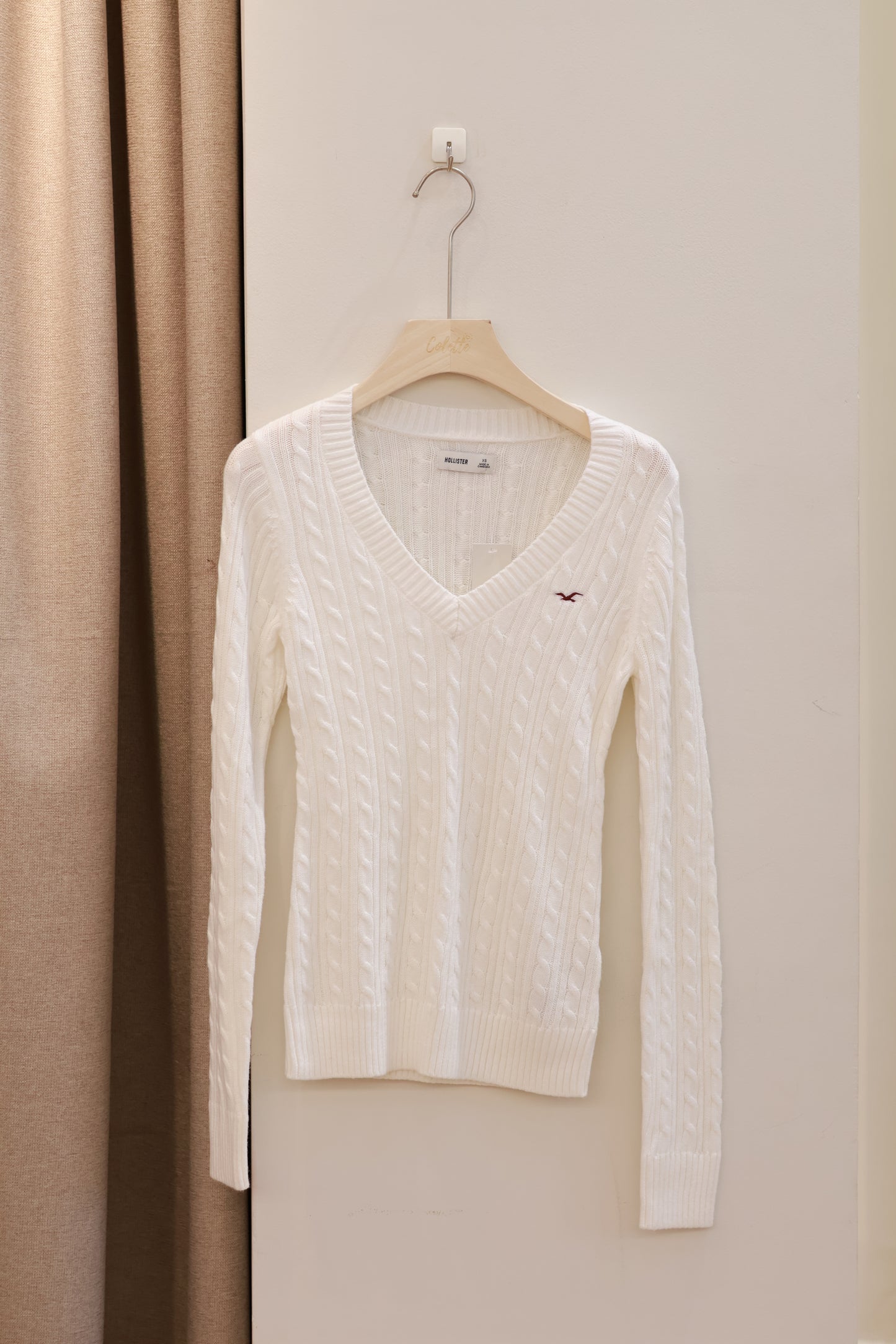 HOLLISTER Cable-Knit Icon V-Neck Sweater