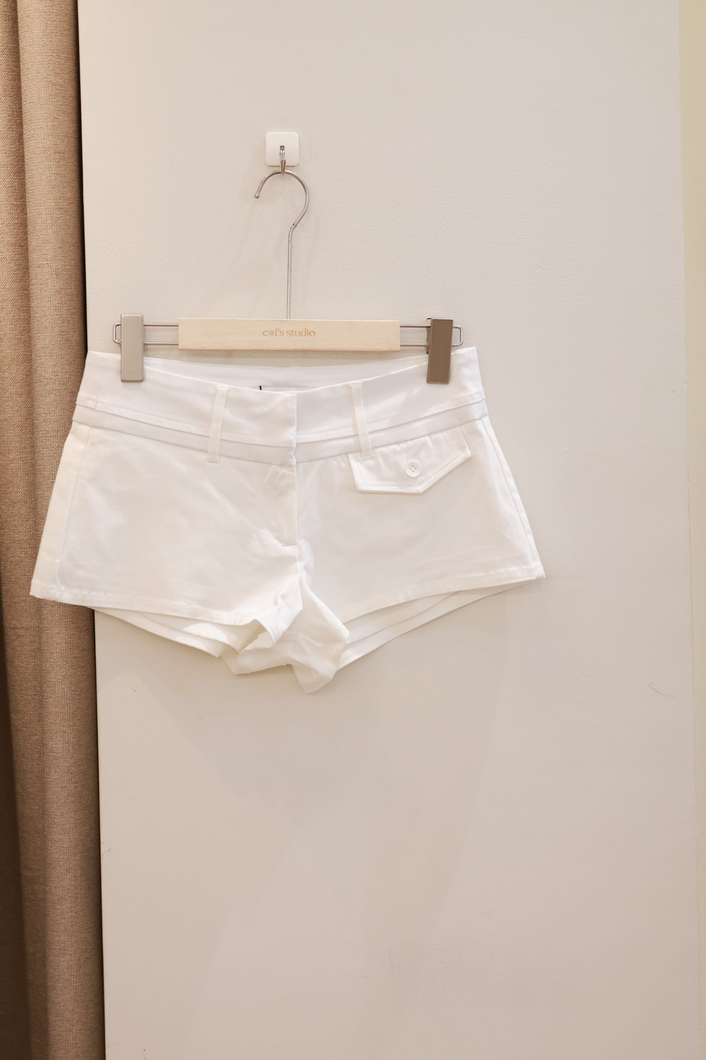 Glassons Tailored Micro Short -MILK
