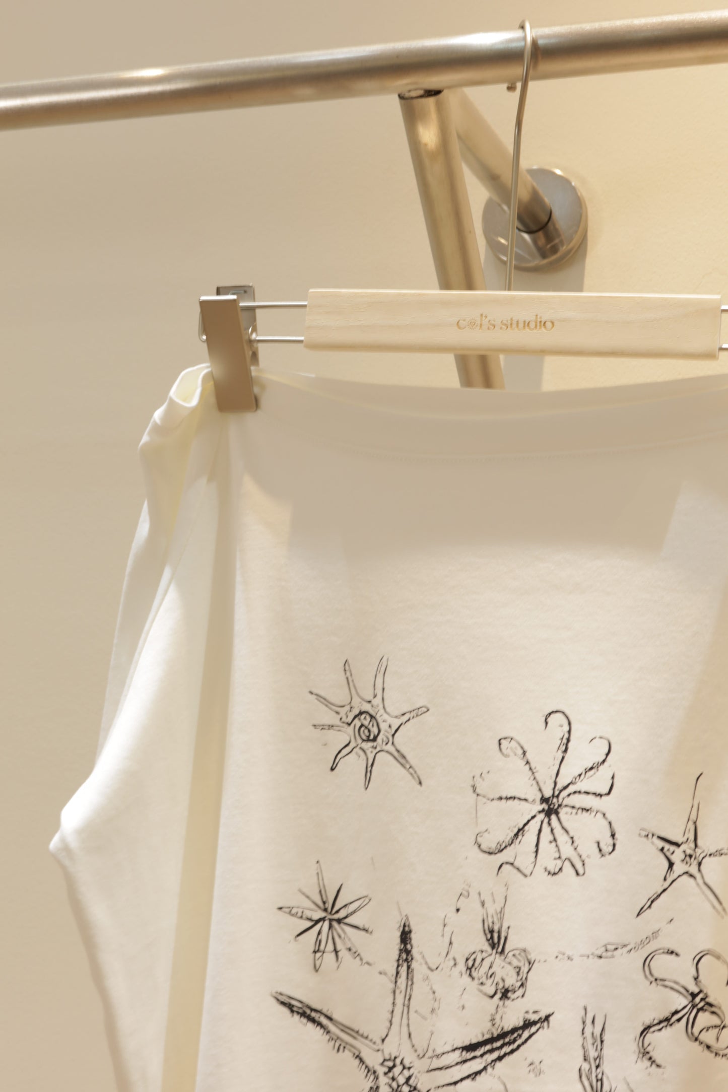 Sea shells half shoulder tee
