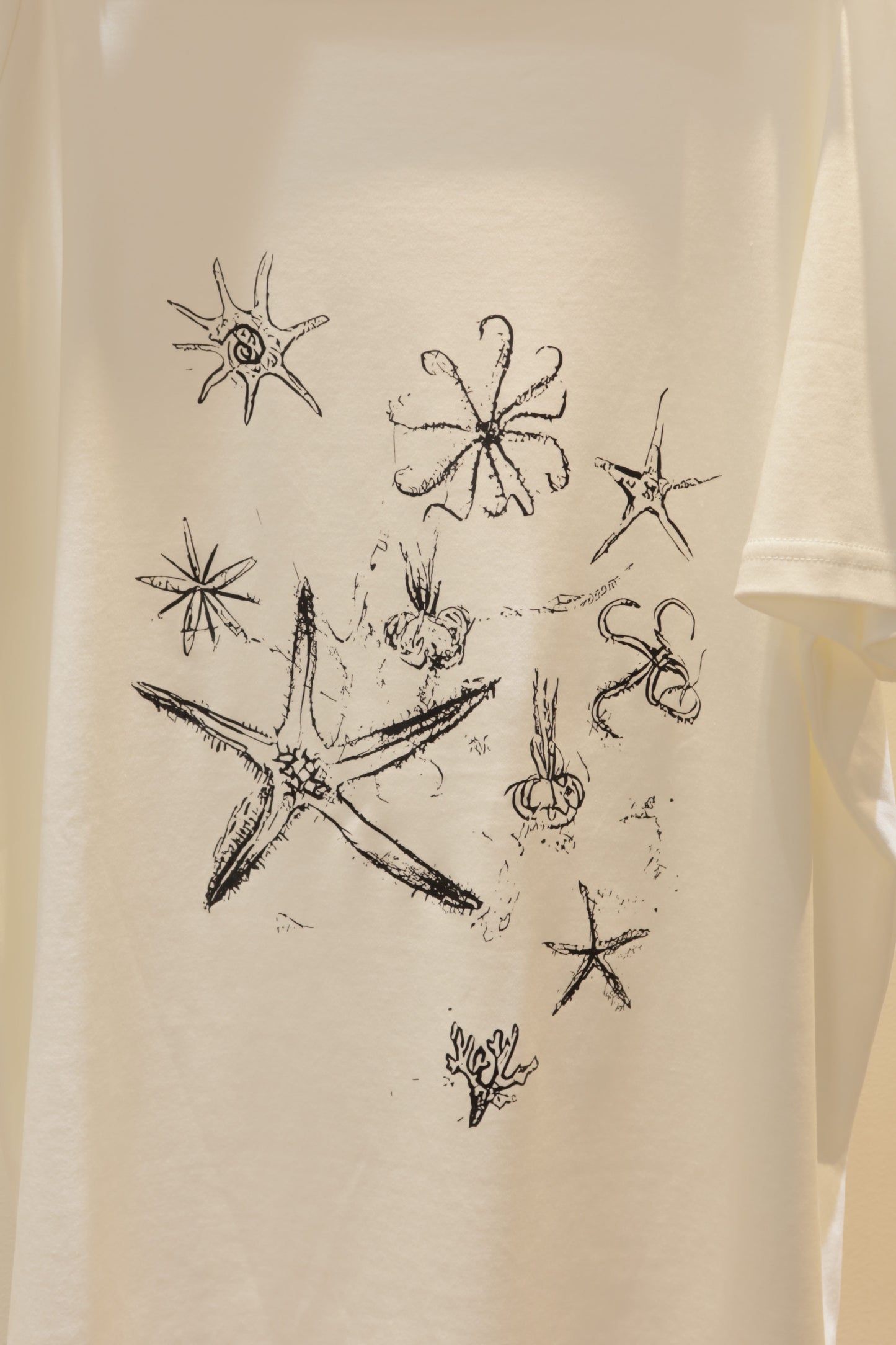 Sea shells half shoulder tee