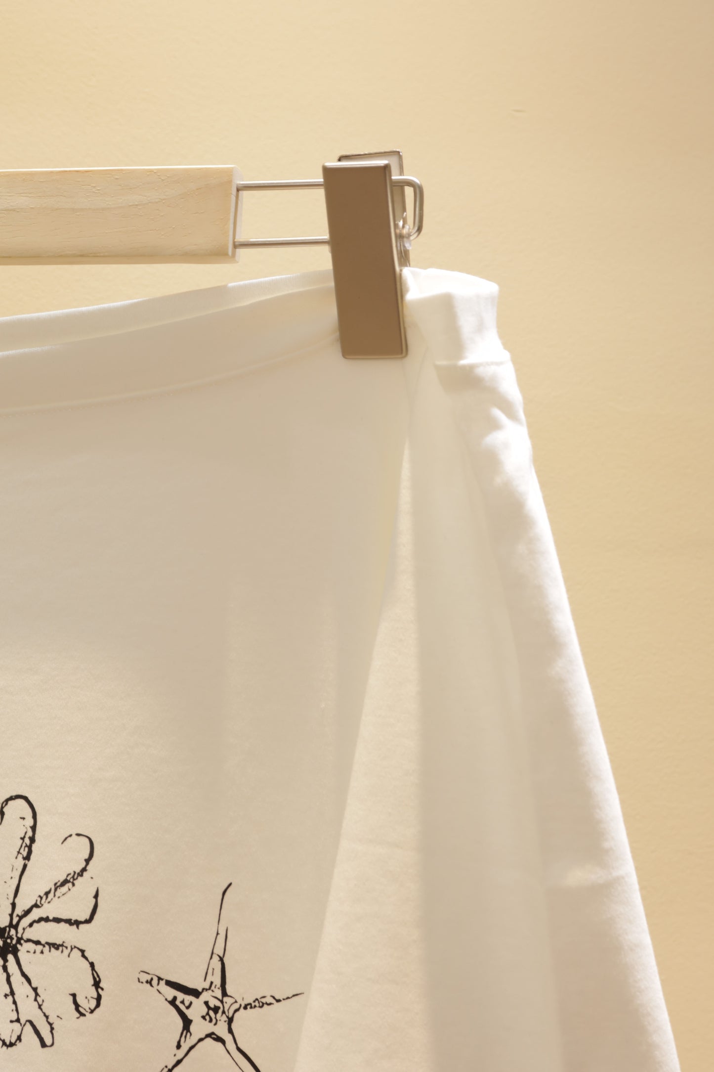Sea shells half shoulder tee