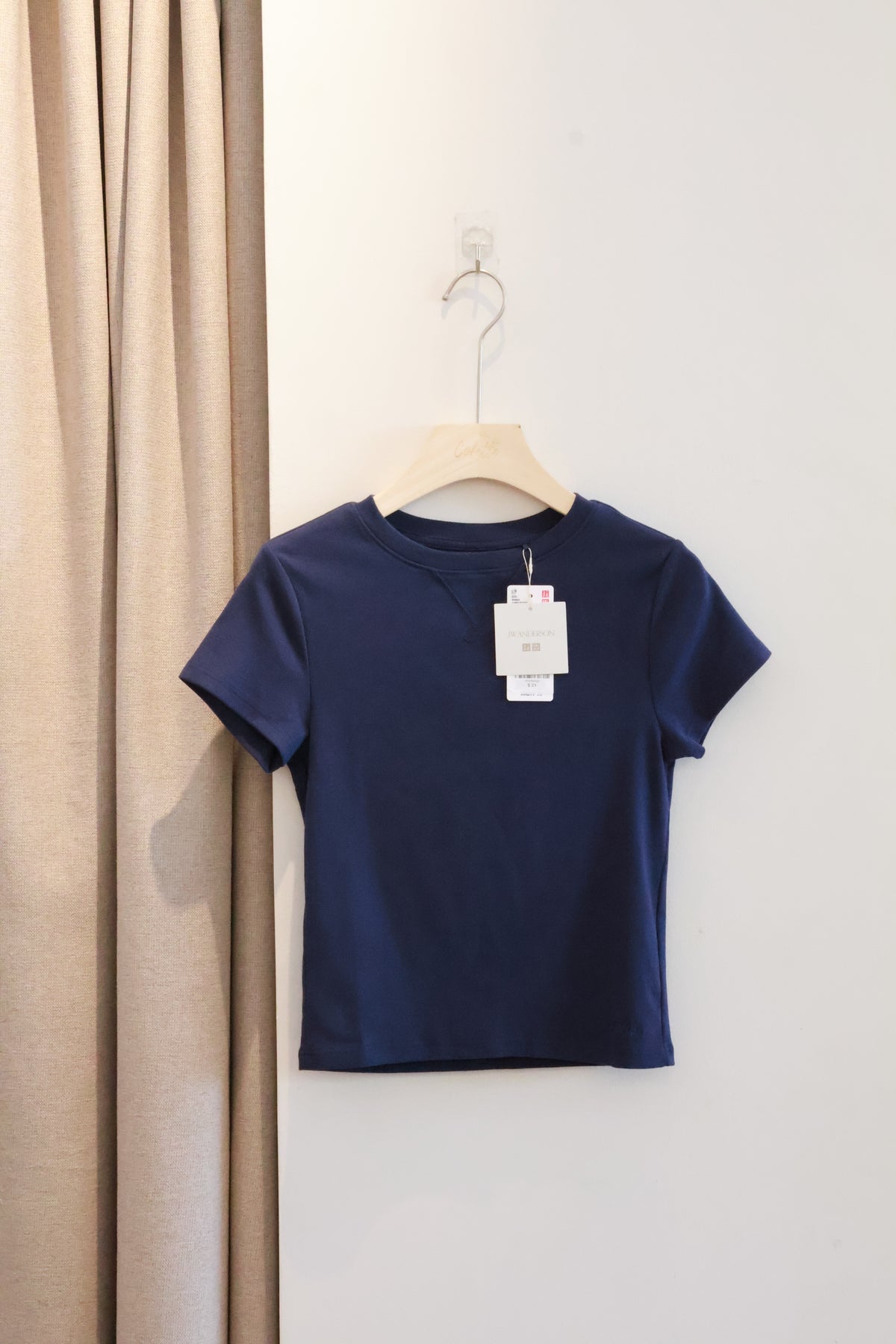UNIQLO JWA BABY TEE