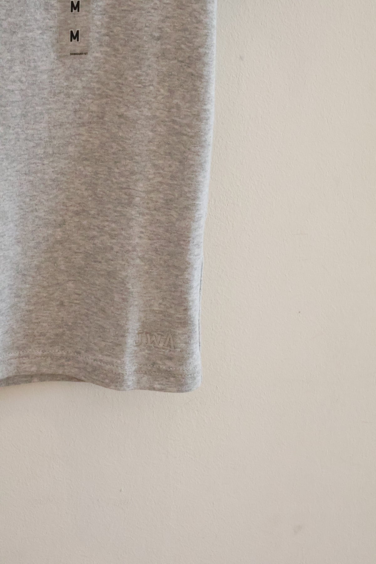 UNIQLO JWA BABY TEE