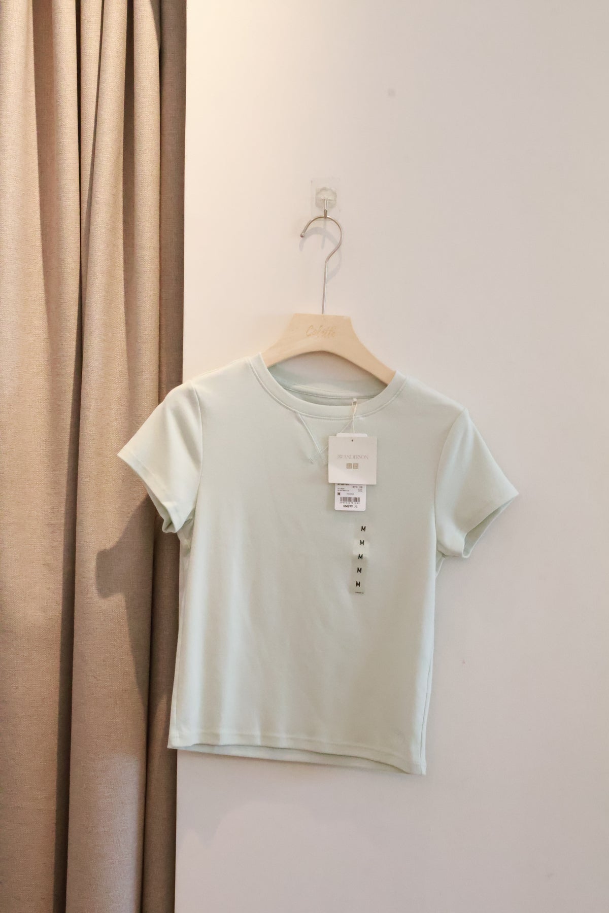 UNIQLO JWA BABY TEE